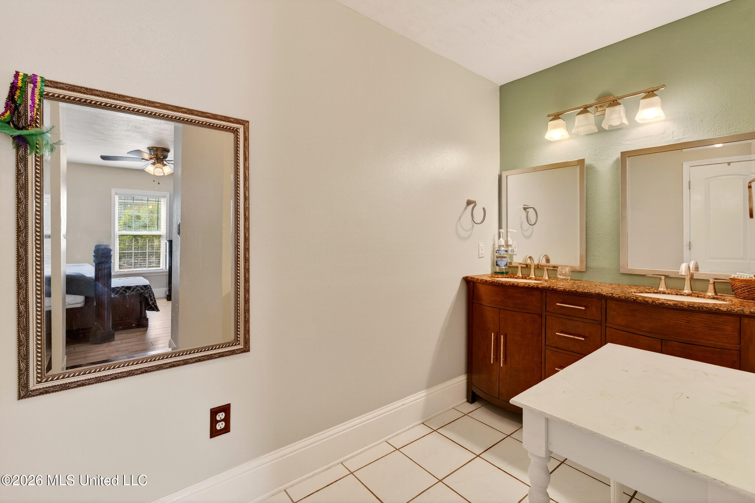 430 Gladstone Street Property Photo 27