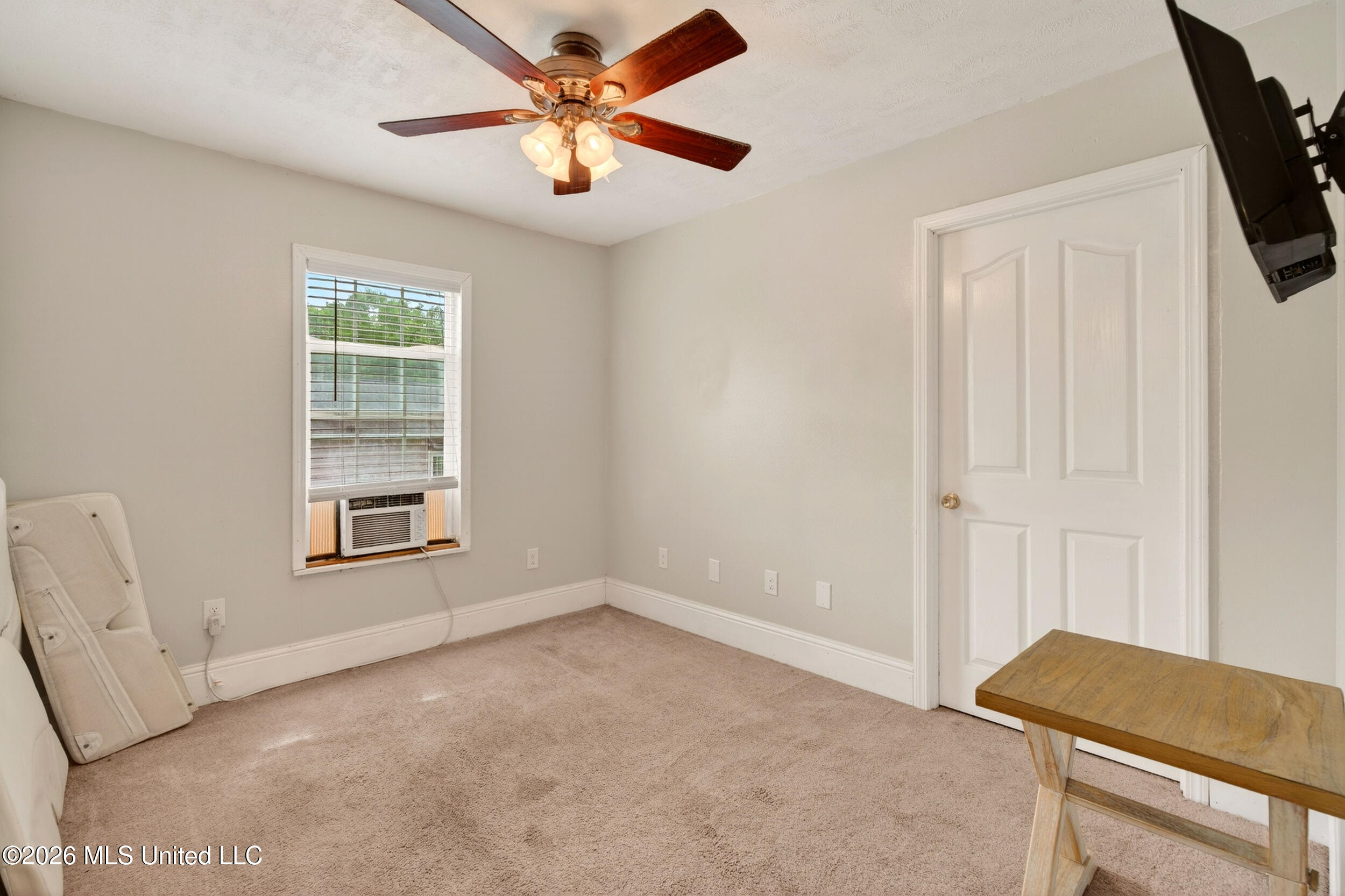 430 Gladstone Street Property Photo 37