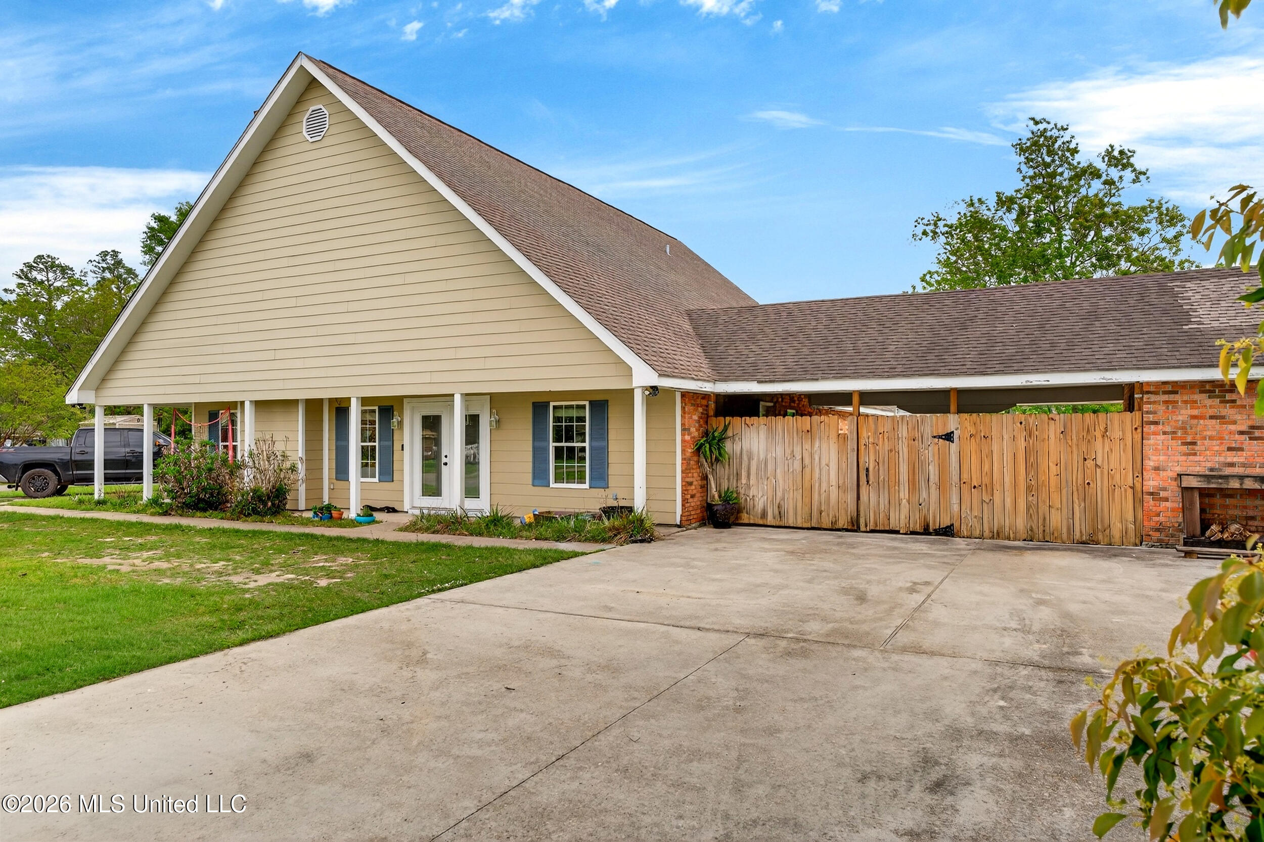430 Gladstone Street Property Photo 41