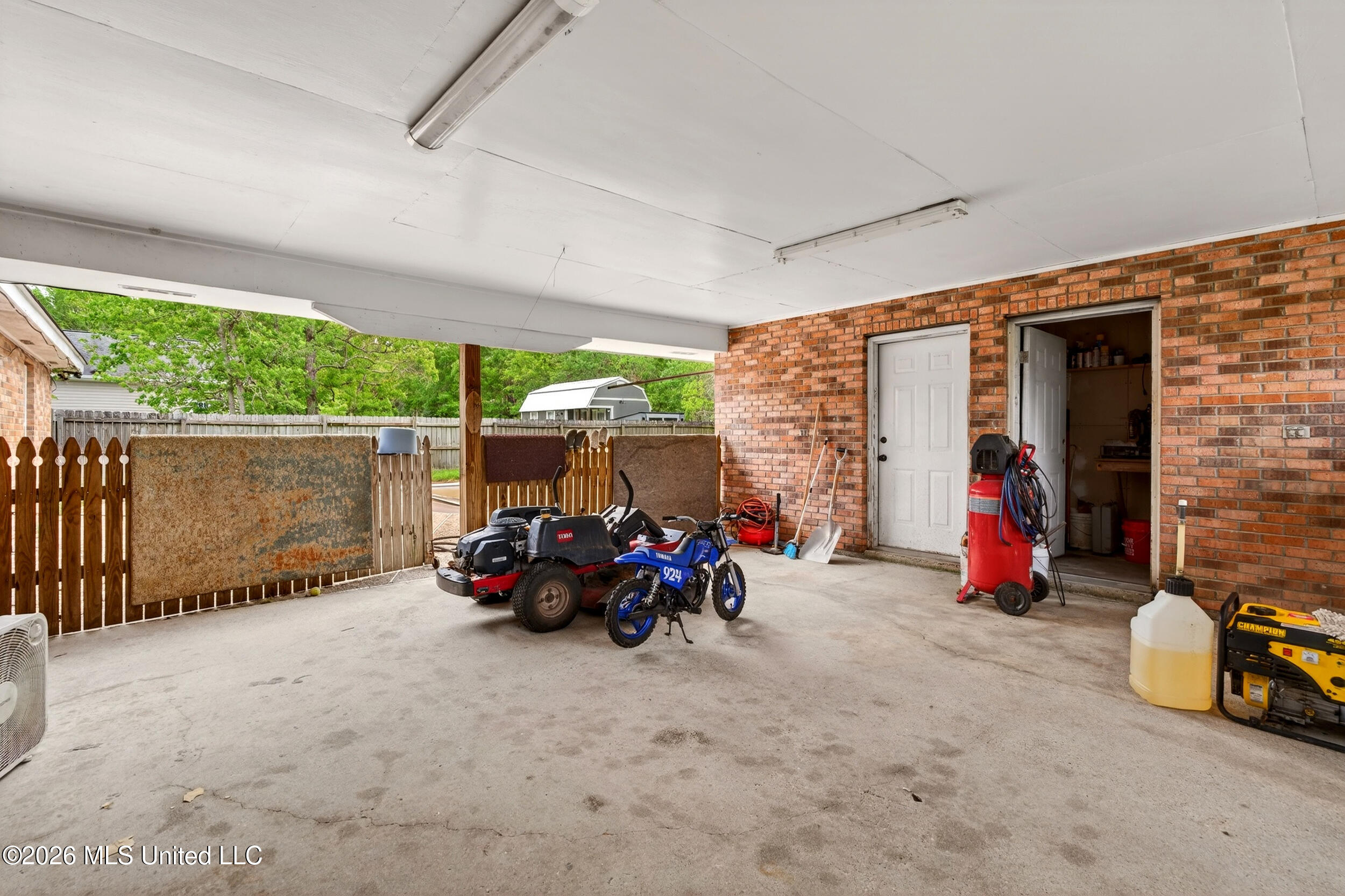 430 Gladstone Street Property Photo 42