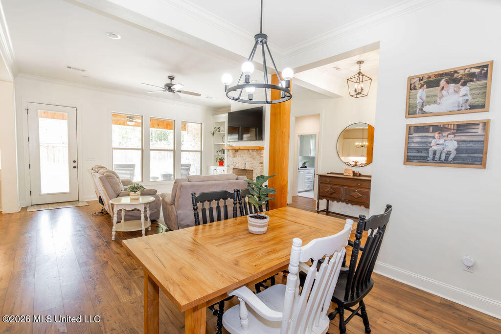 401 Castlewoods Boulevard Property Photo 7