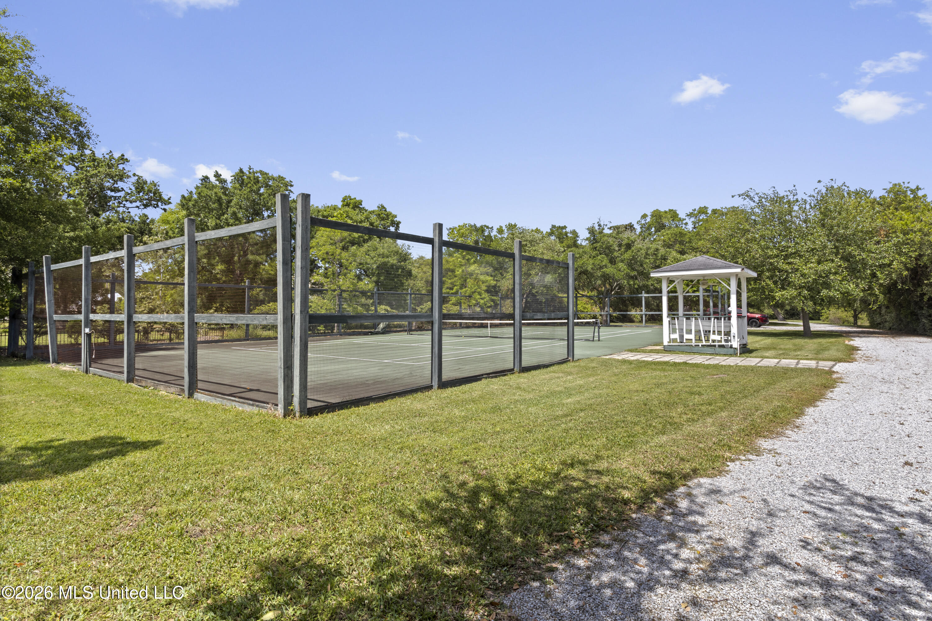 811 E Scenic Drive Property Photo 6