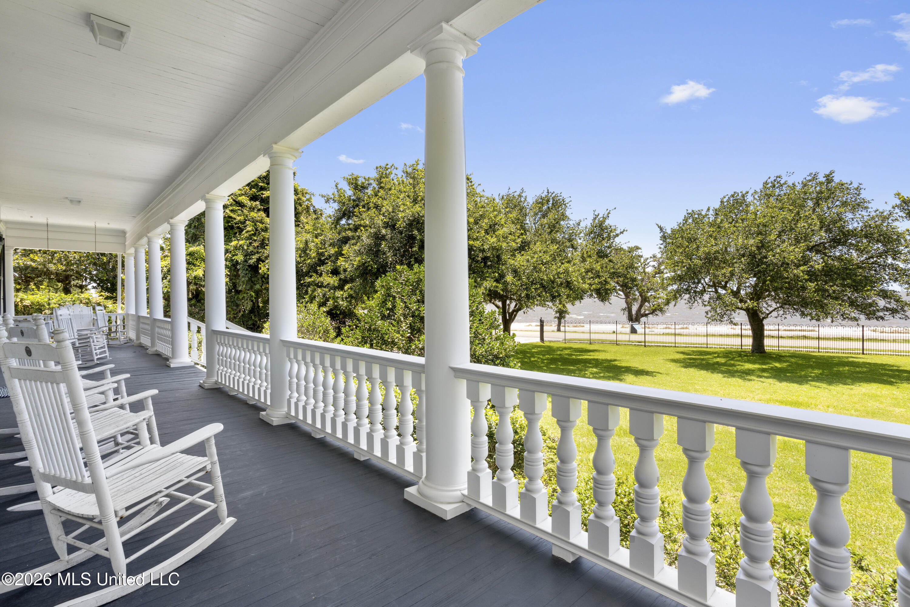 811 E Scenic Drive Property Photo 16