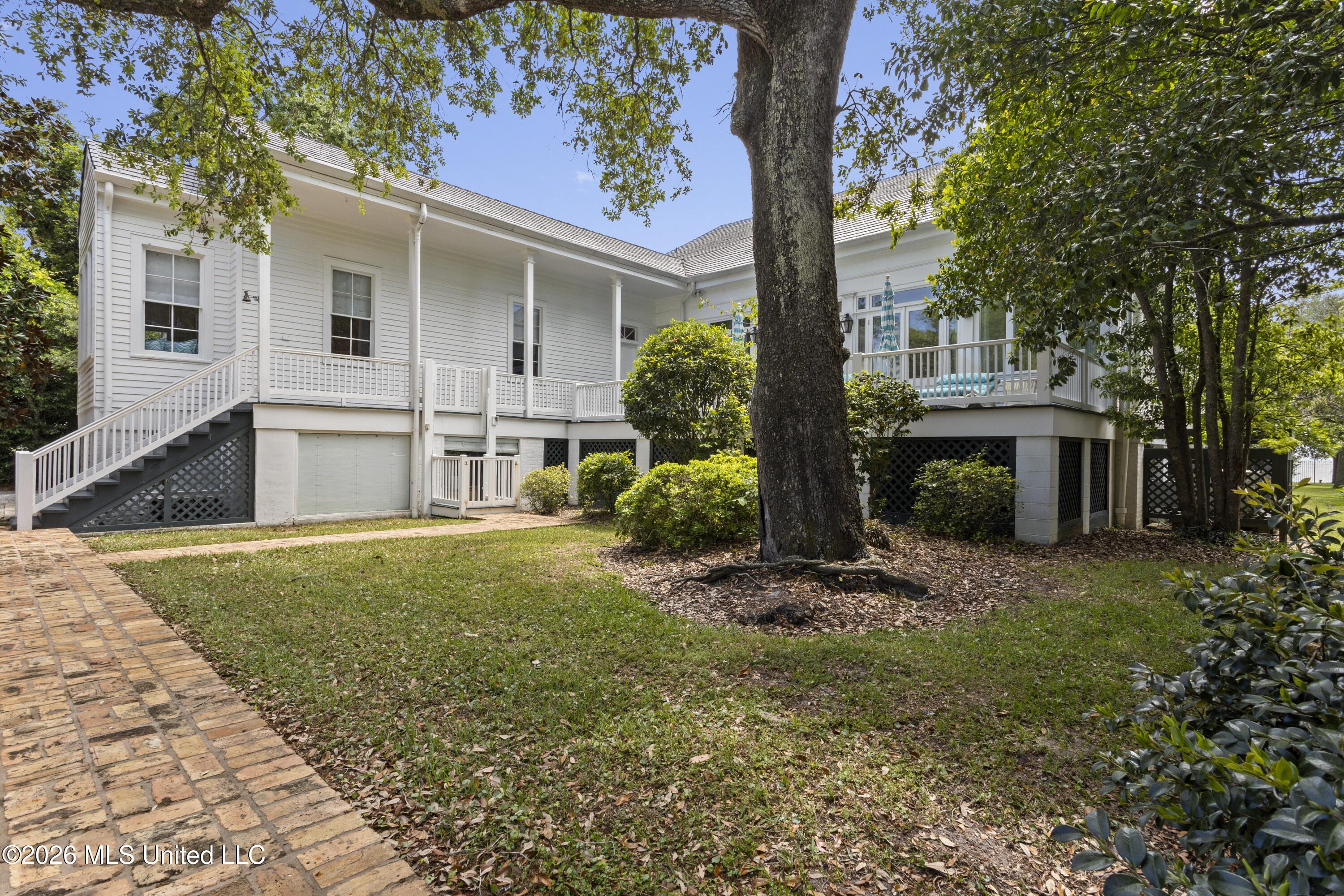 811 E Scenic Drive Property Photo 65