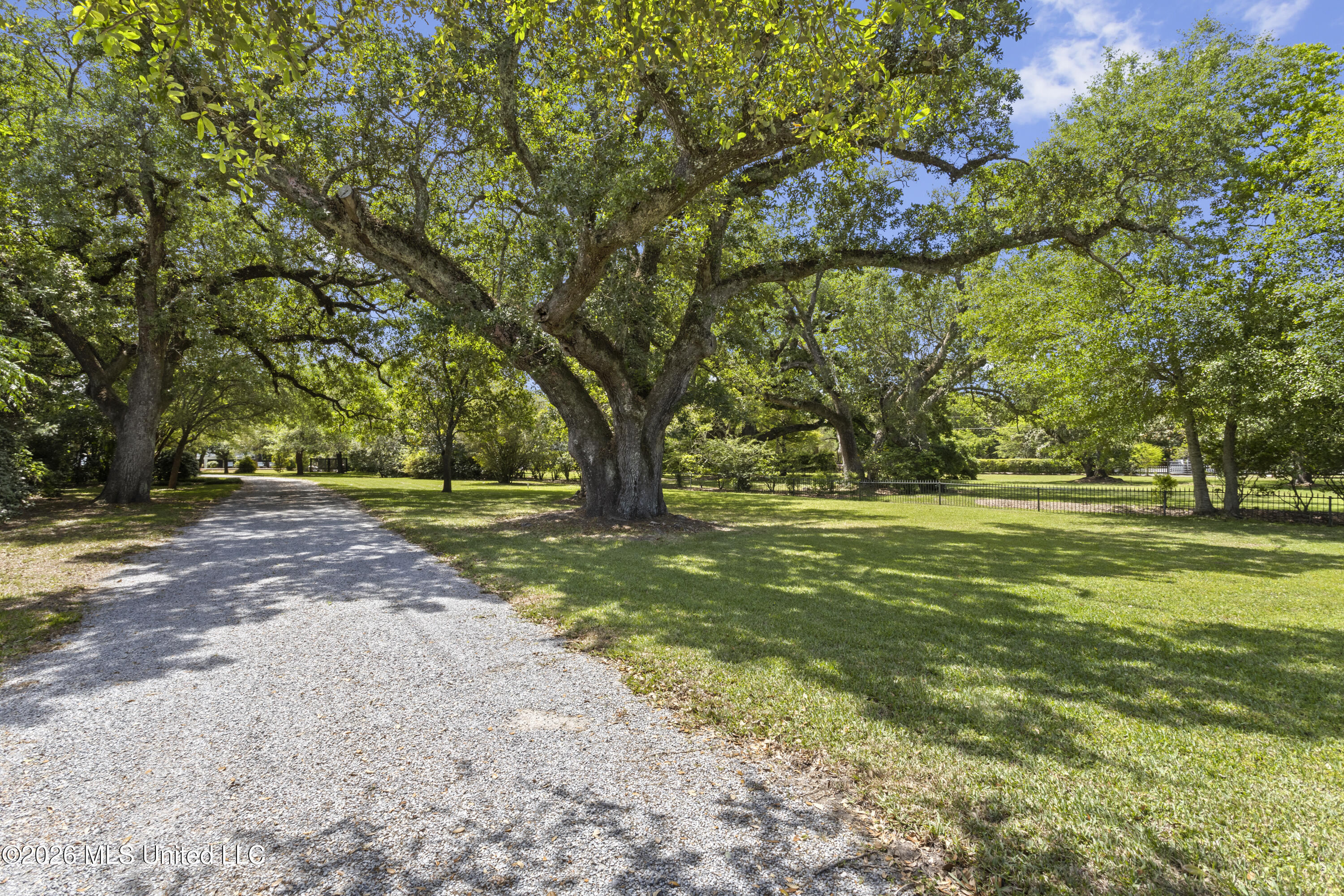 811 E Scenic Drive Property Photo 68