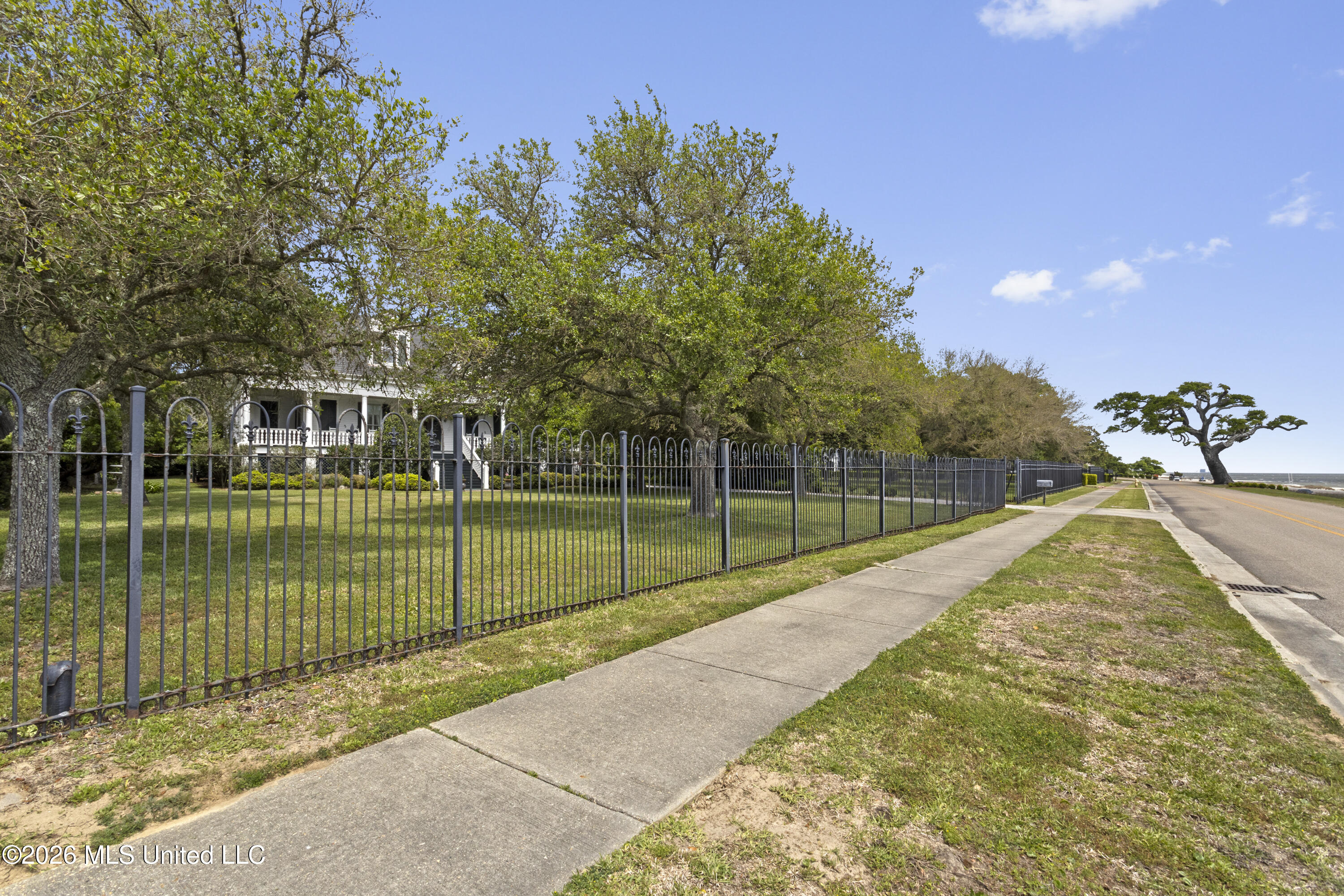 811 E Scenic Drive Property Photo 70