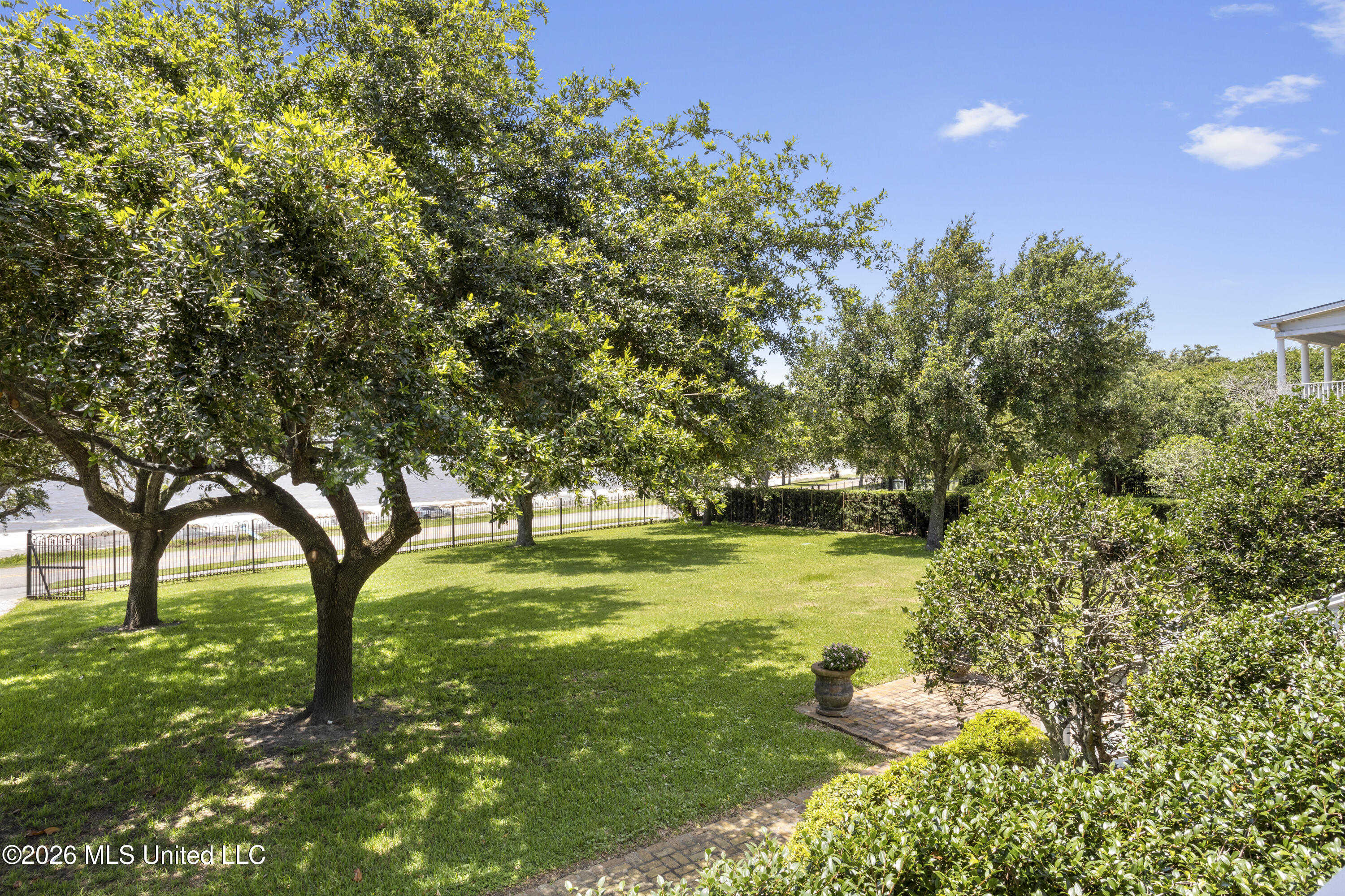 811 E Scenic Drive Property Photo 76