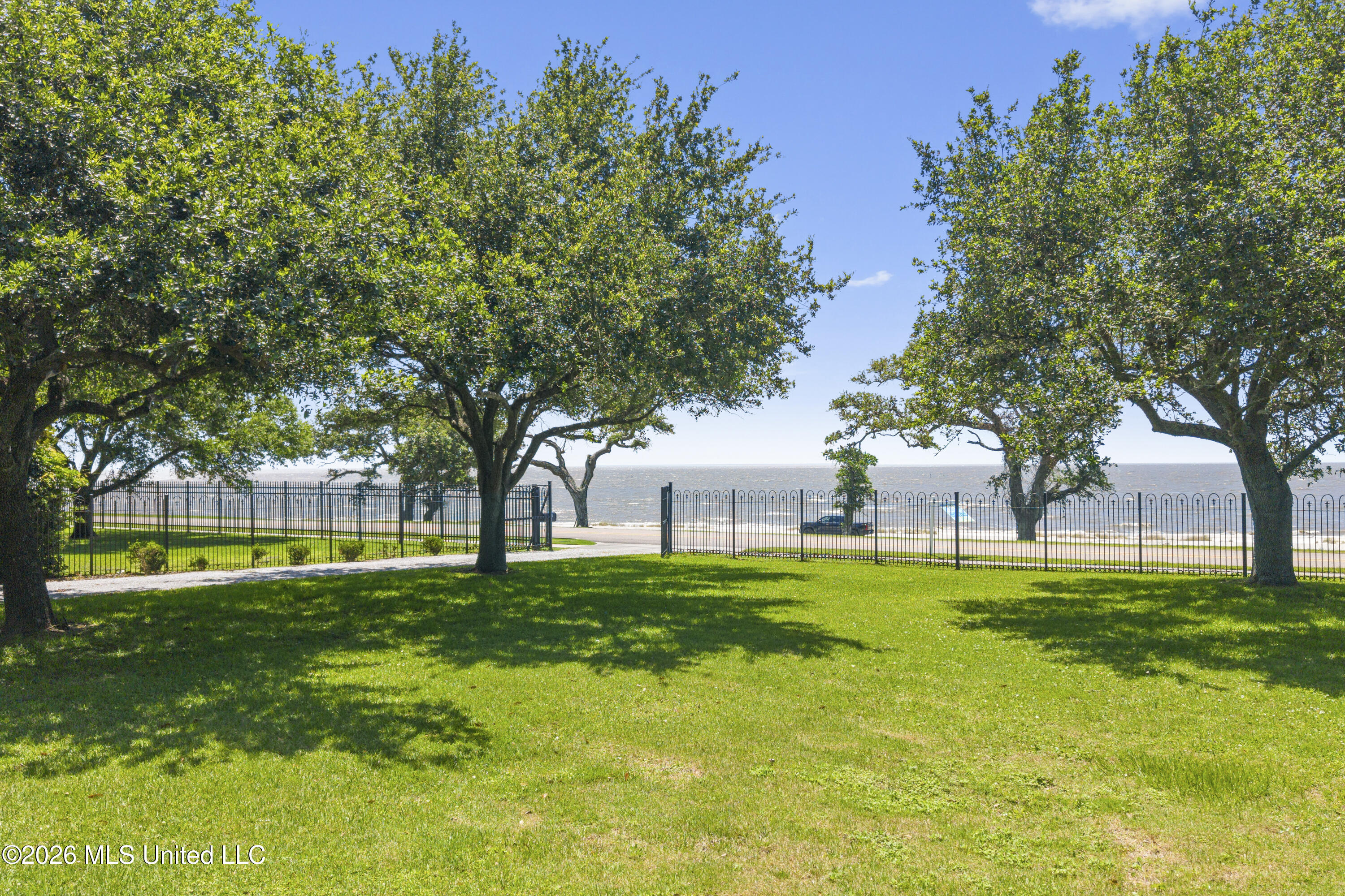 811 E Scenic Drive Property Photo 83