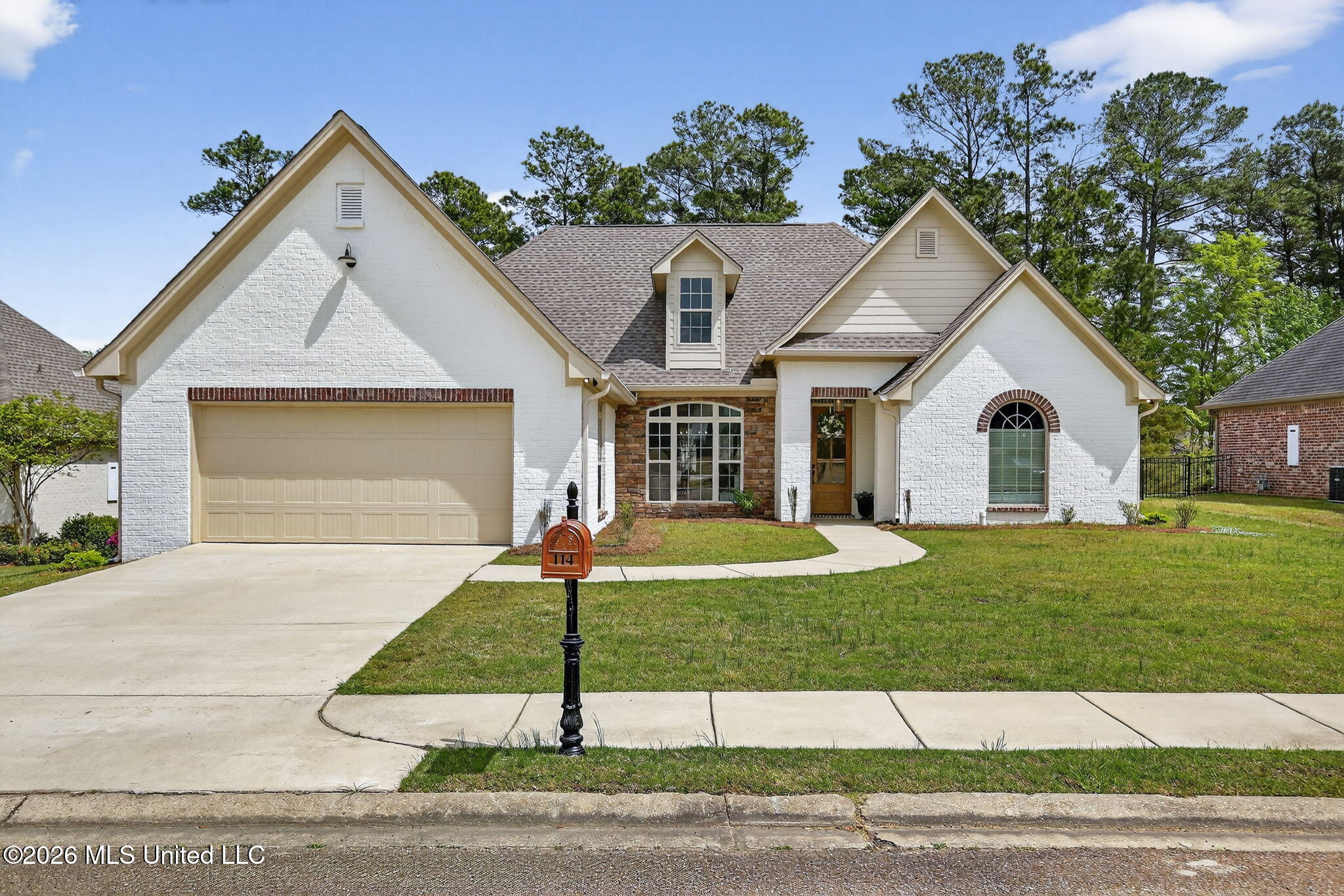 114 Willow Crest Circle Property Photo 1