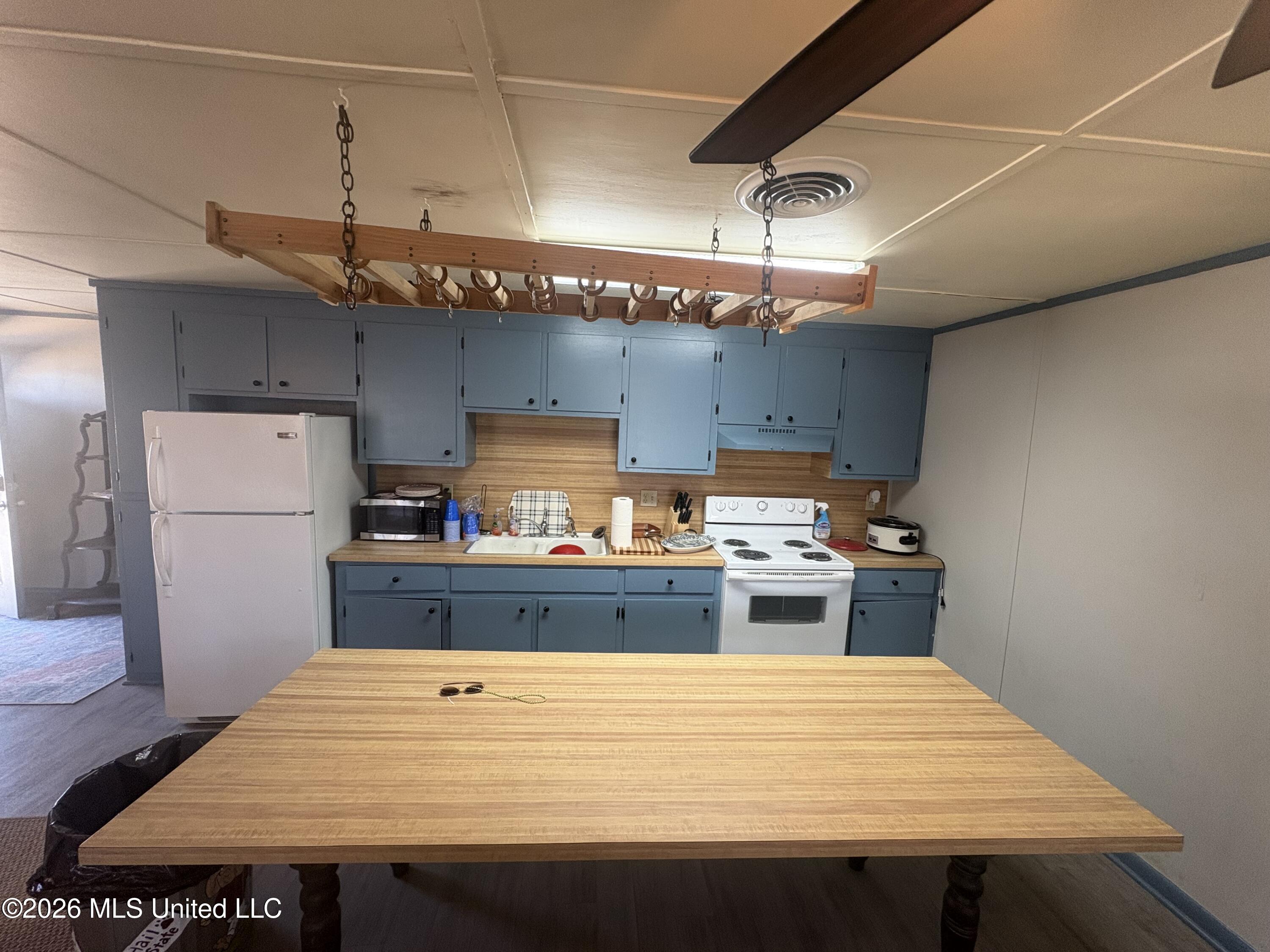 1899 Deerfield Road Property Photo 12
