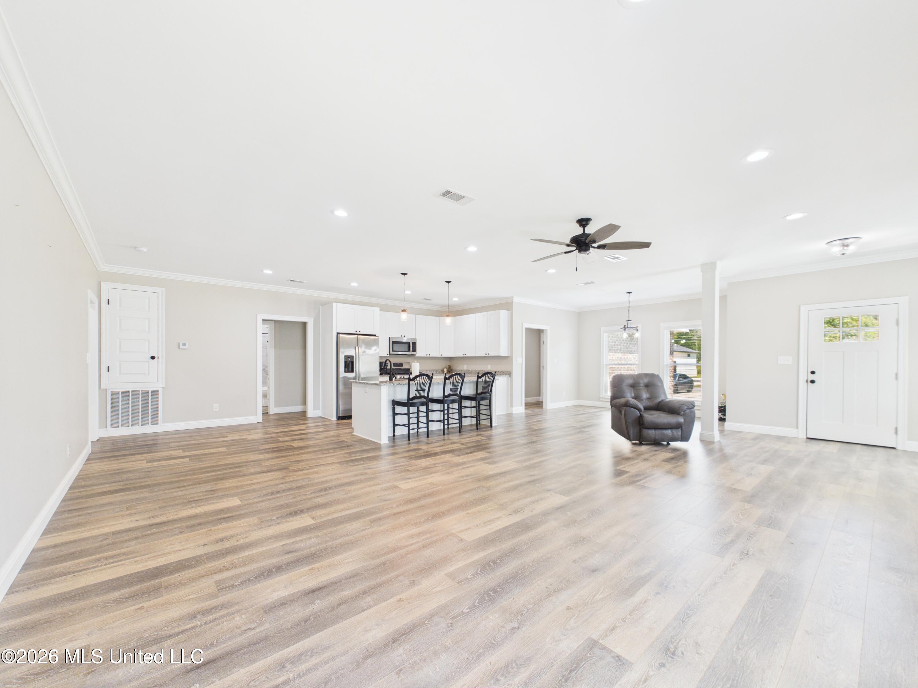 1925 Beachview Drive Property Photo 6