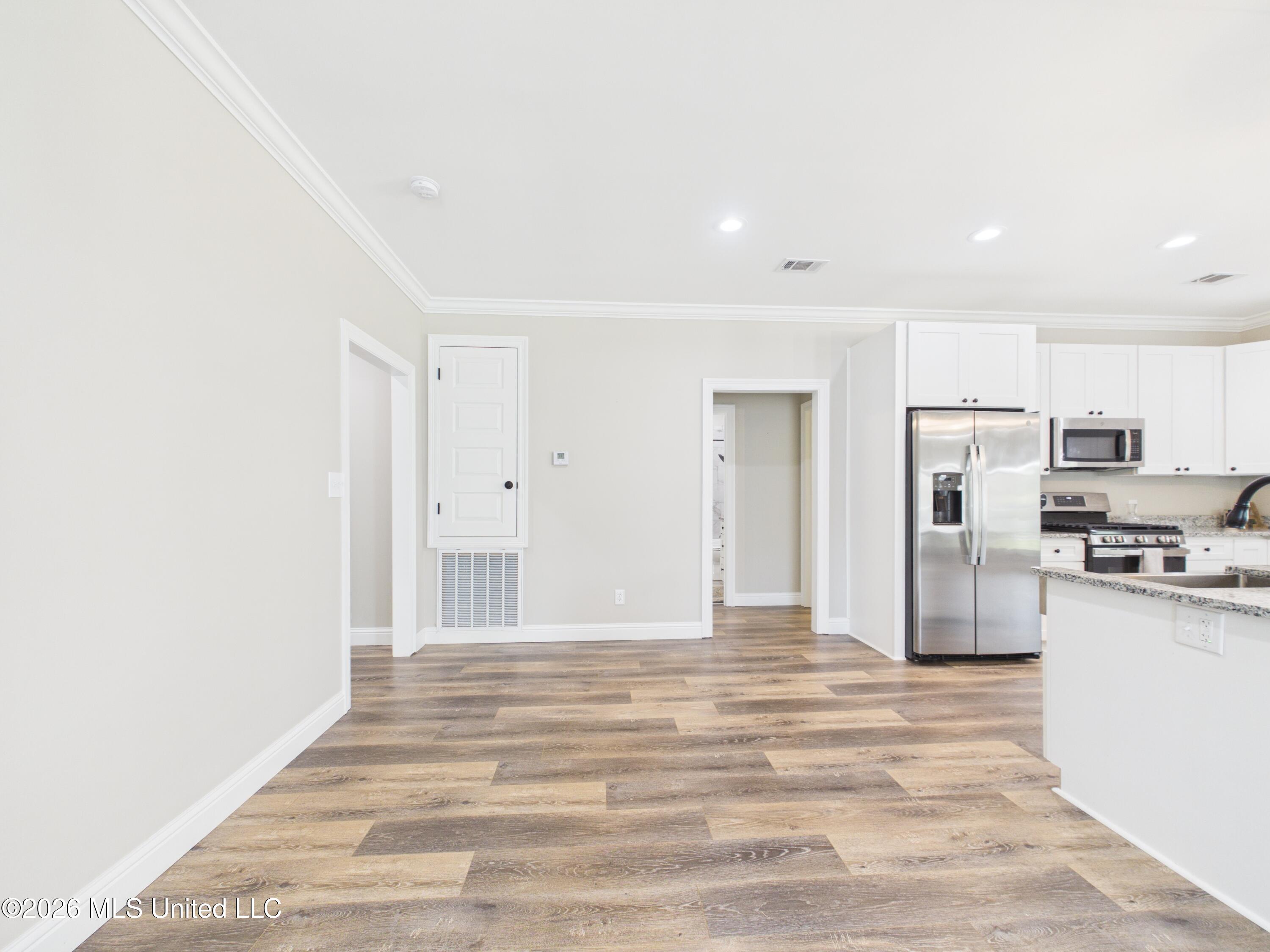 1925 Beachview Drive Property Photo 8