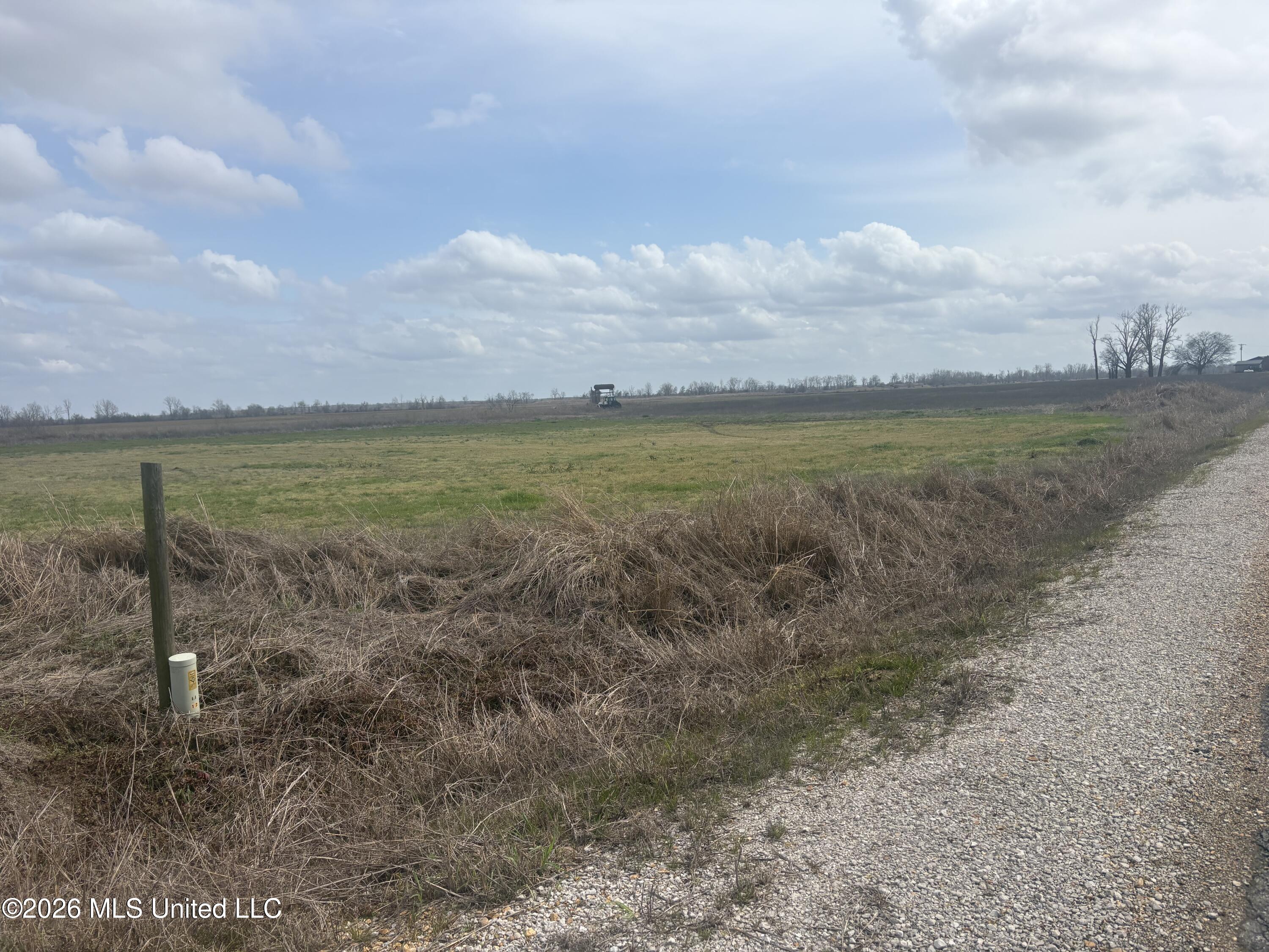 Goose Lake Rd Property Photo 5