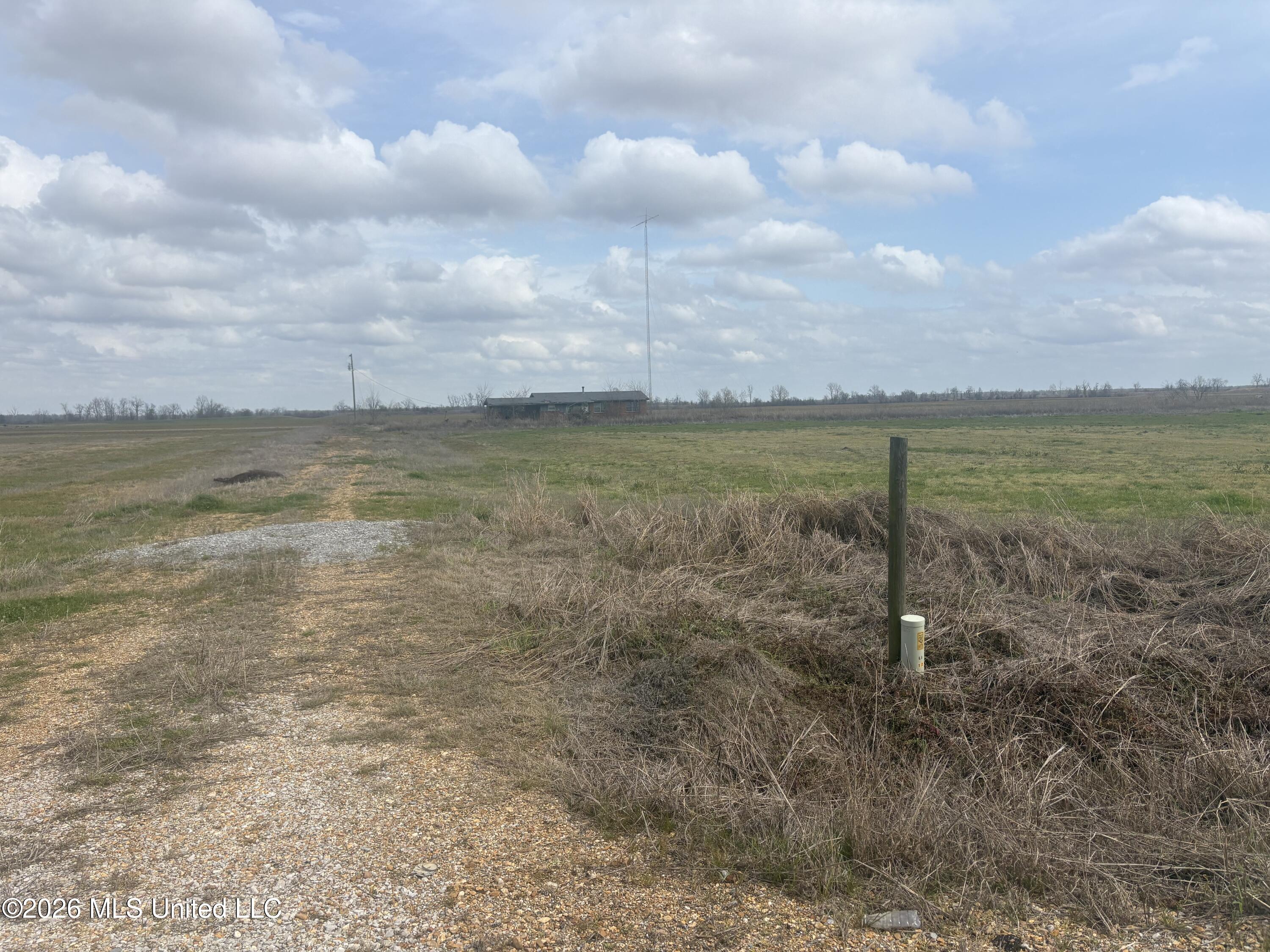 Goose Lake Rd Property Photo 6