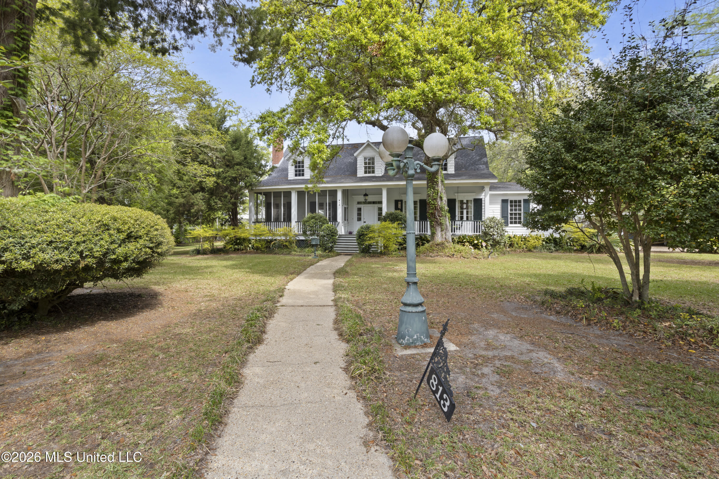 813 Harbor Lane Property Photo 1