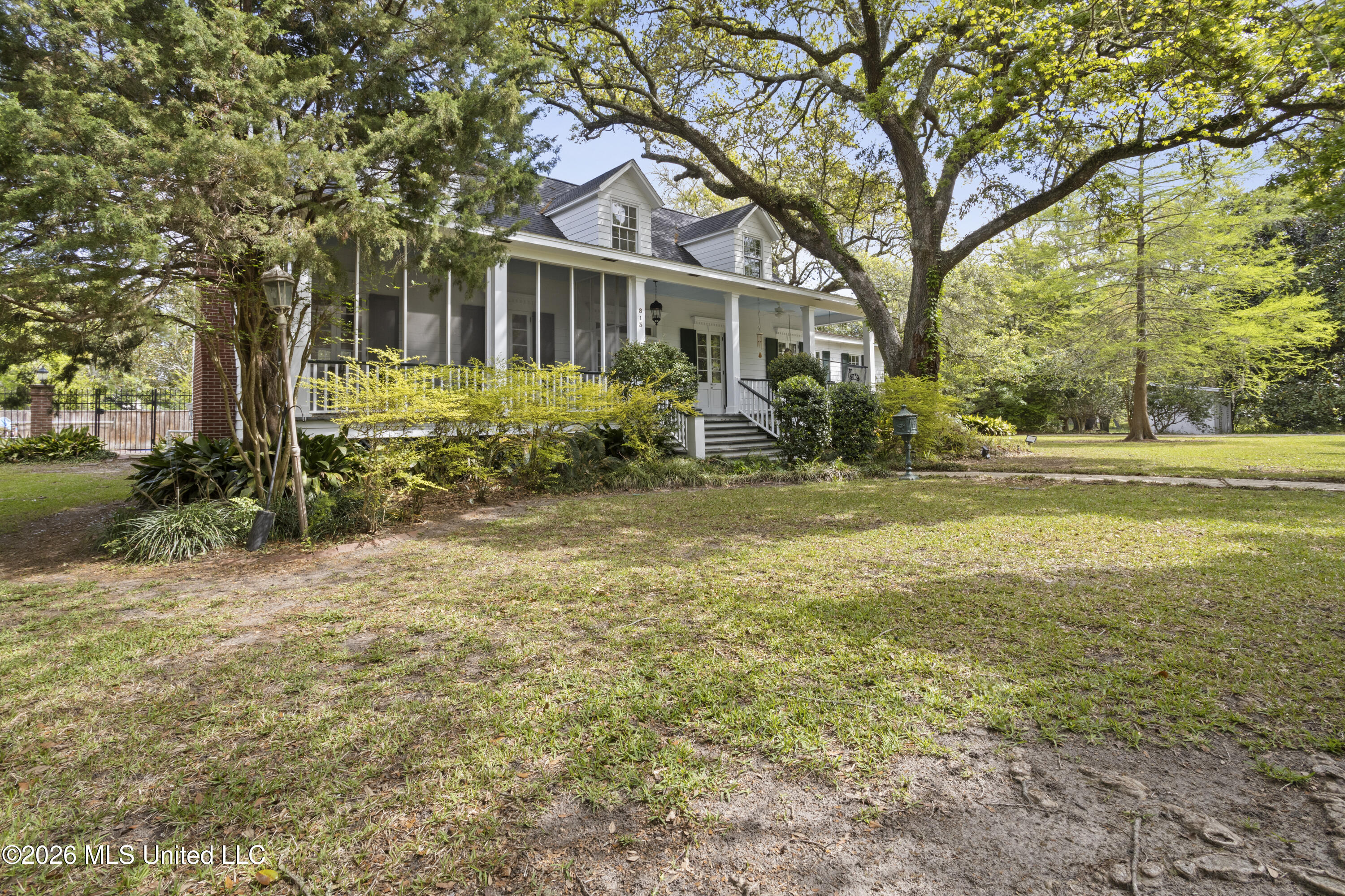 813 Harbor Lane Property Photo 4