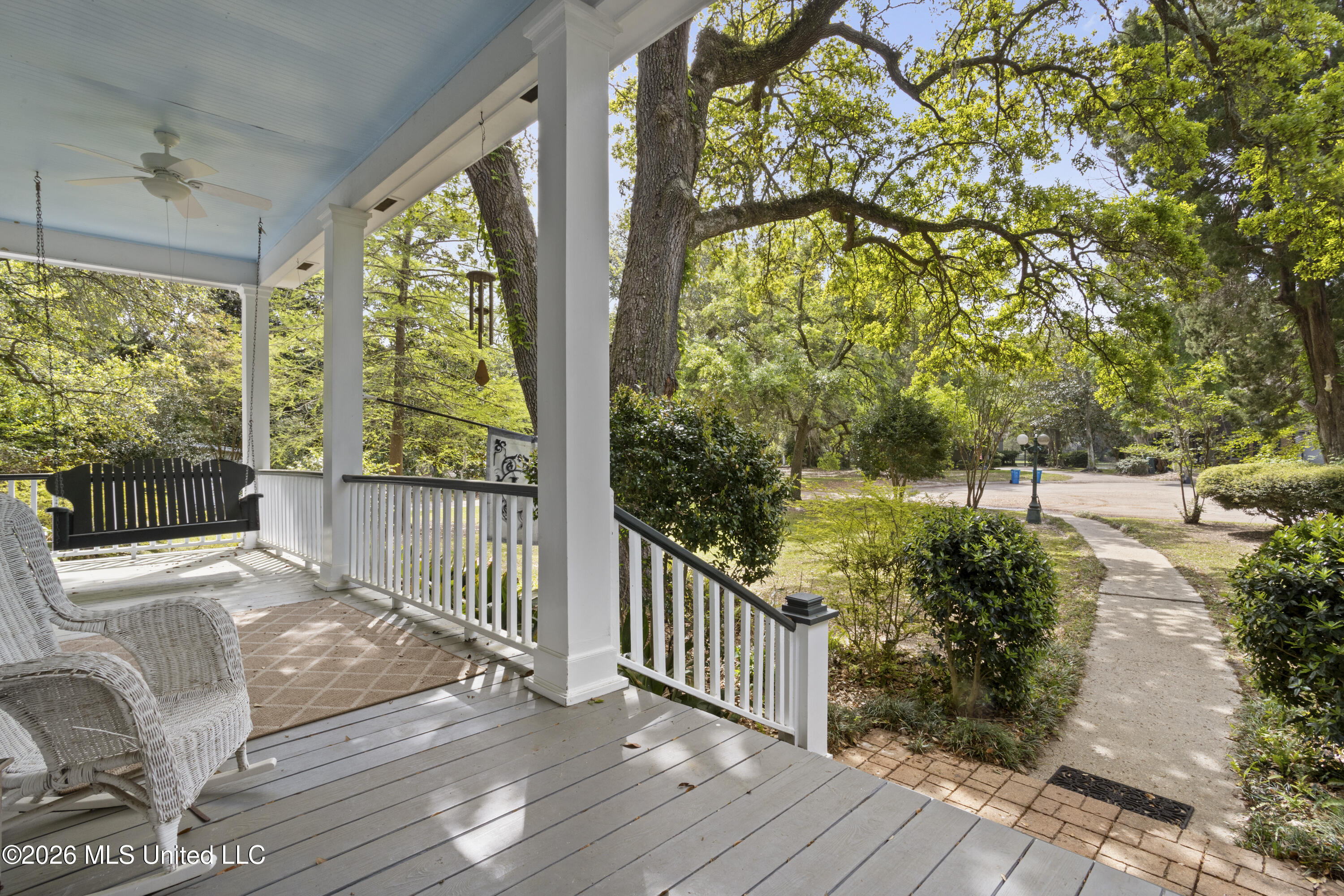 813 Harbor Lane Property Photo 6