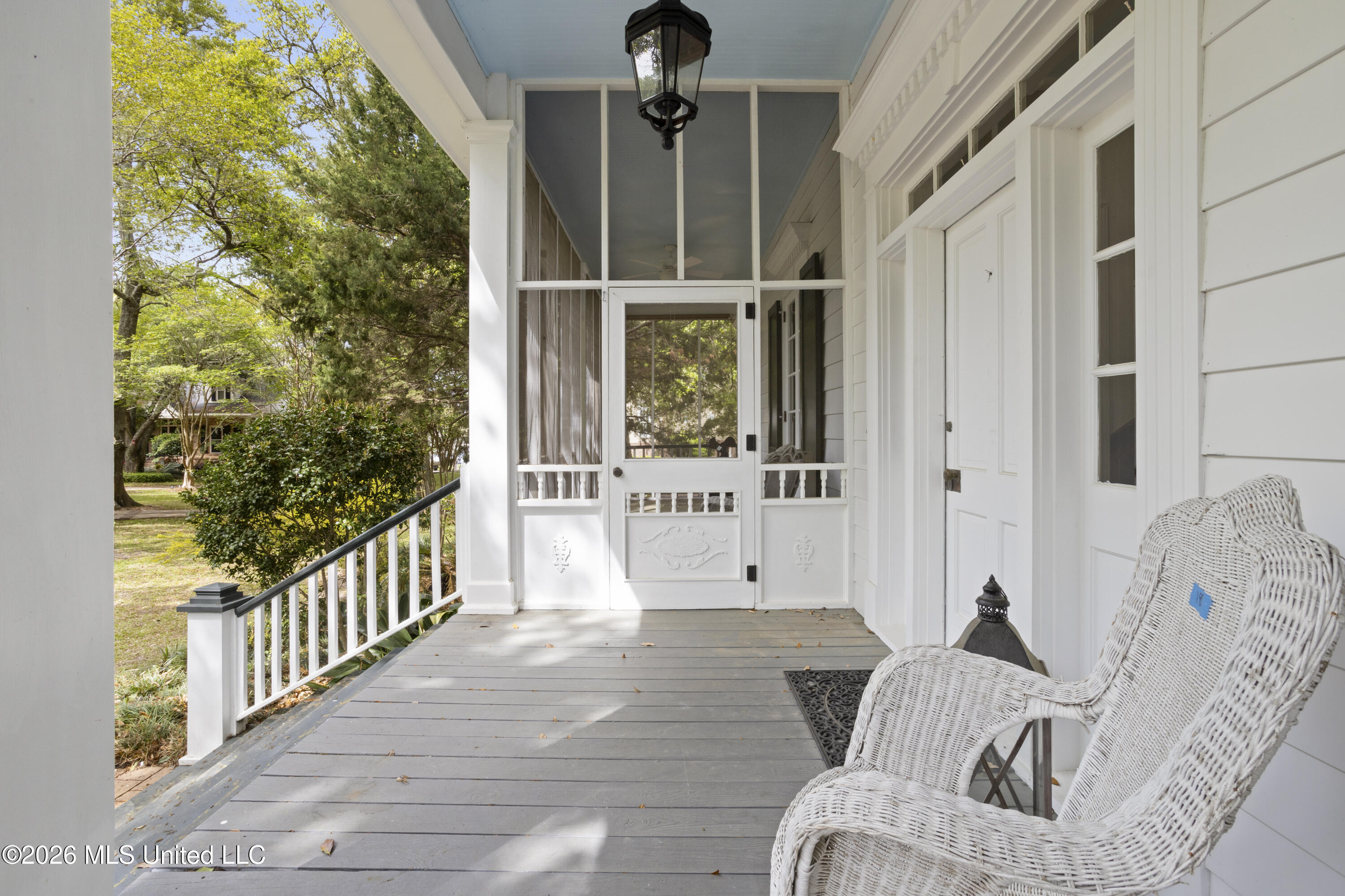 813 Harbor Lane Property Photo 8