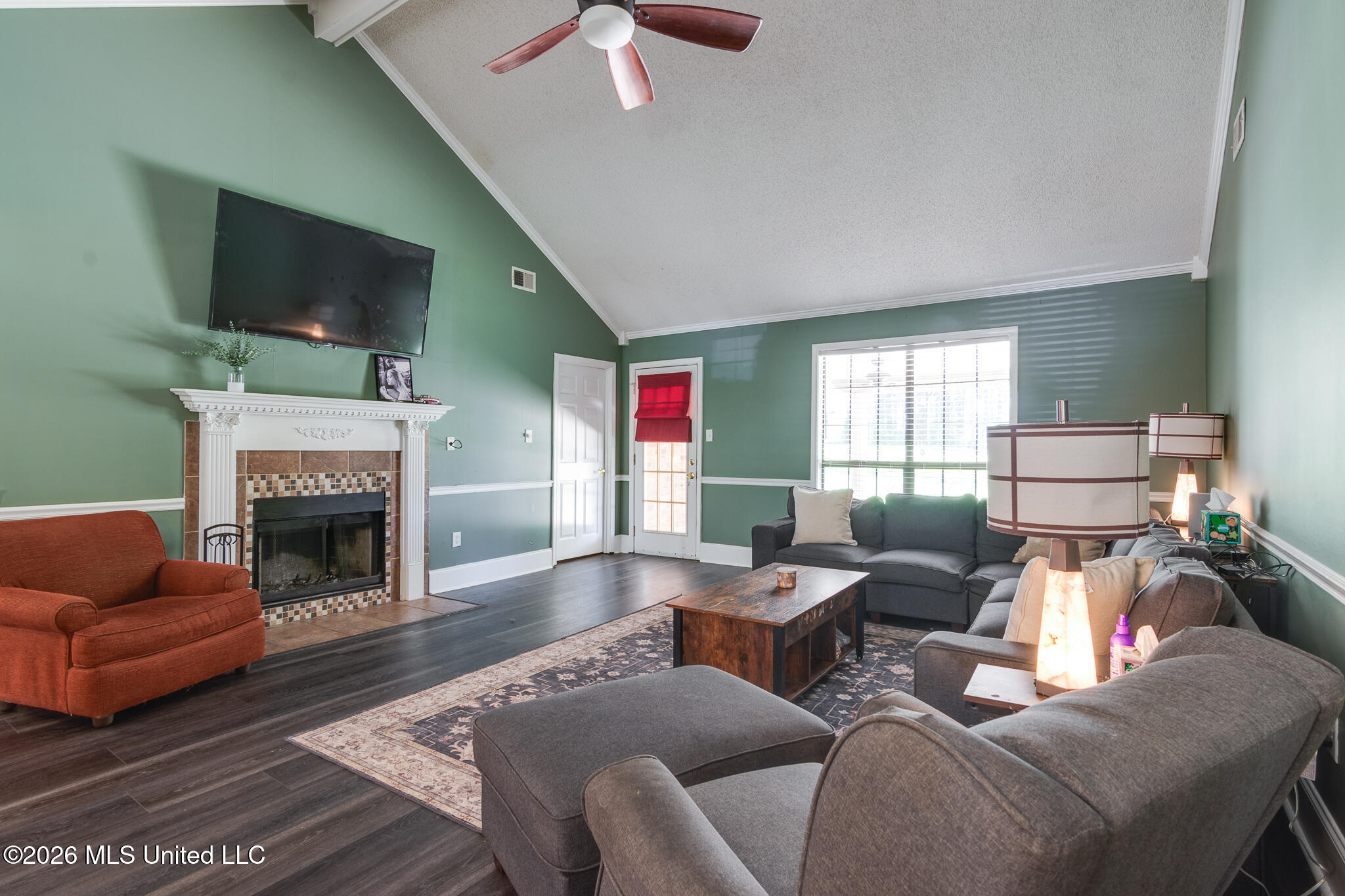 4586 Hillsdale Drive Property Photo 6
