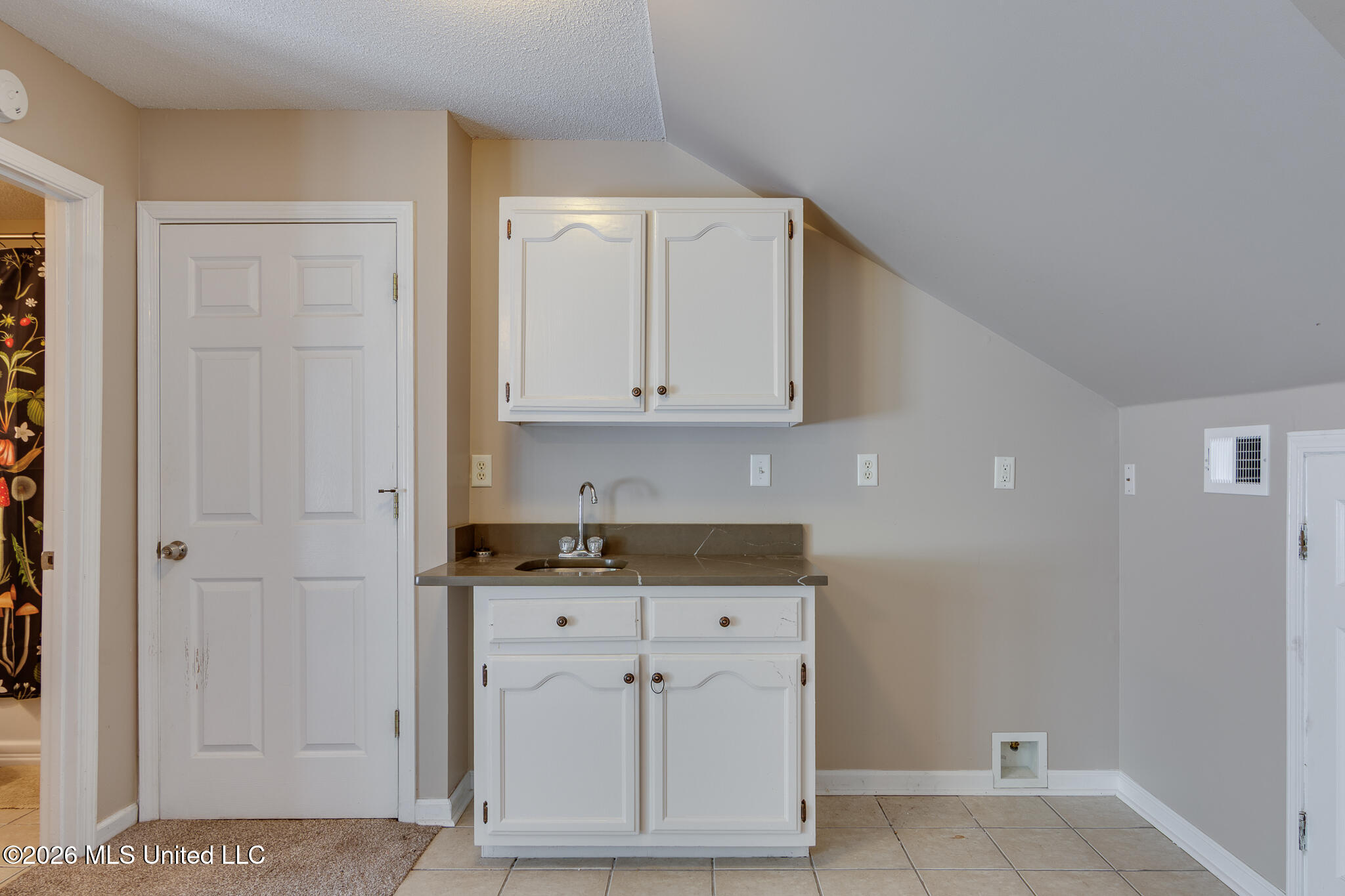 4586 Hillsdale Drive Property Photo 37