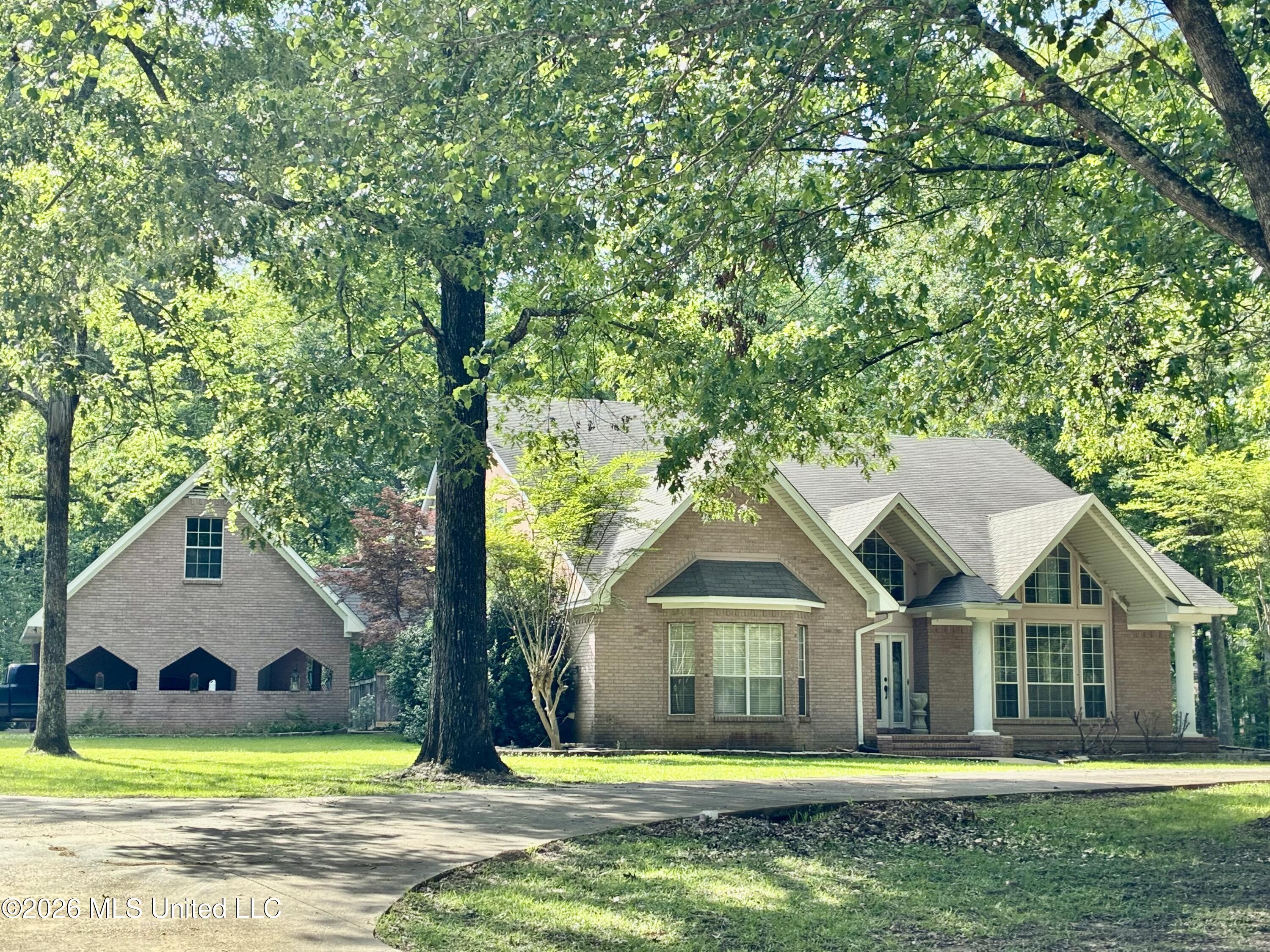 621 S Springlake Circle Property Photo 1