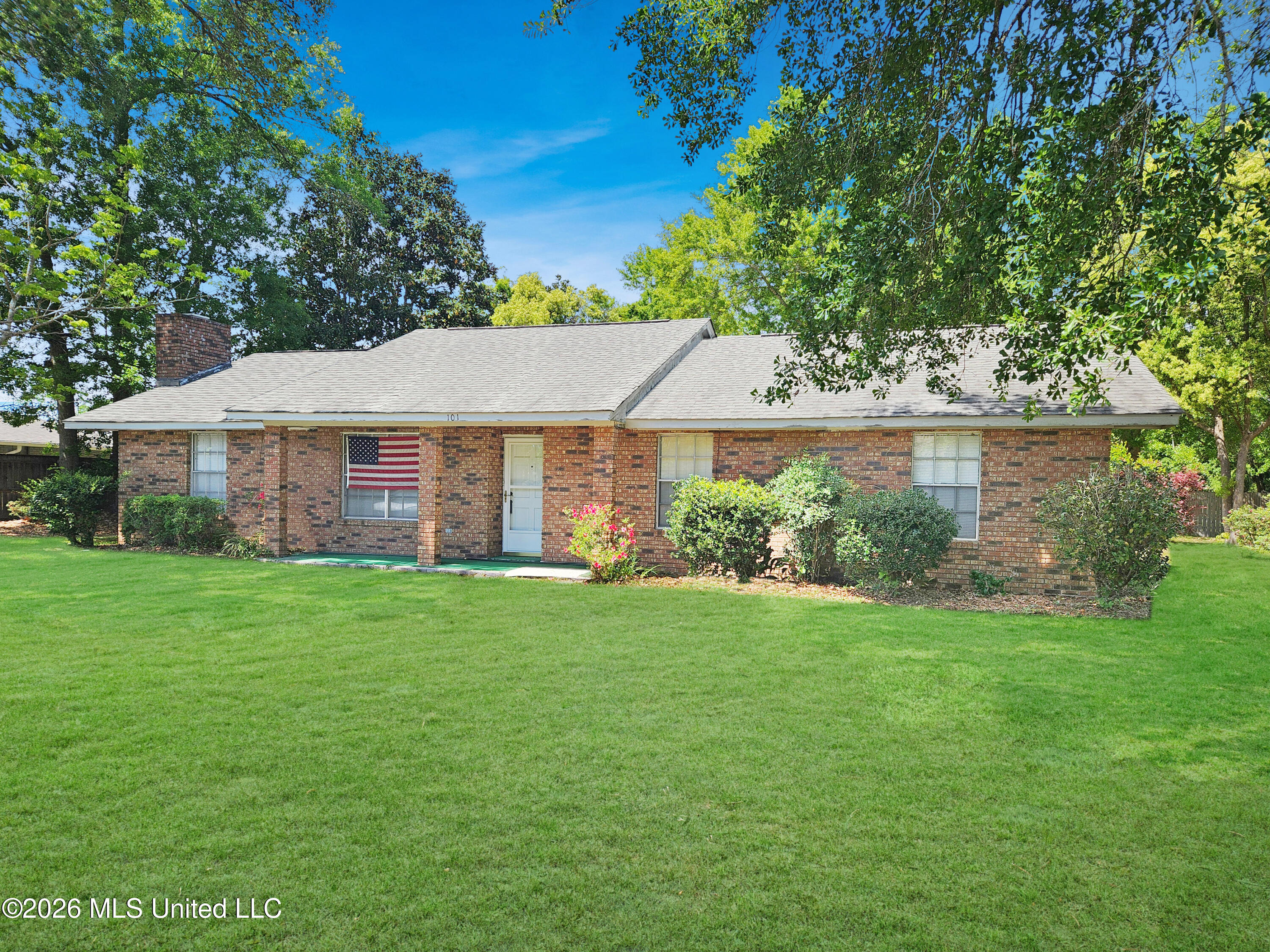 101 Northwood Drive Property Photo 1