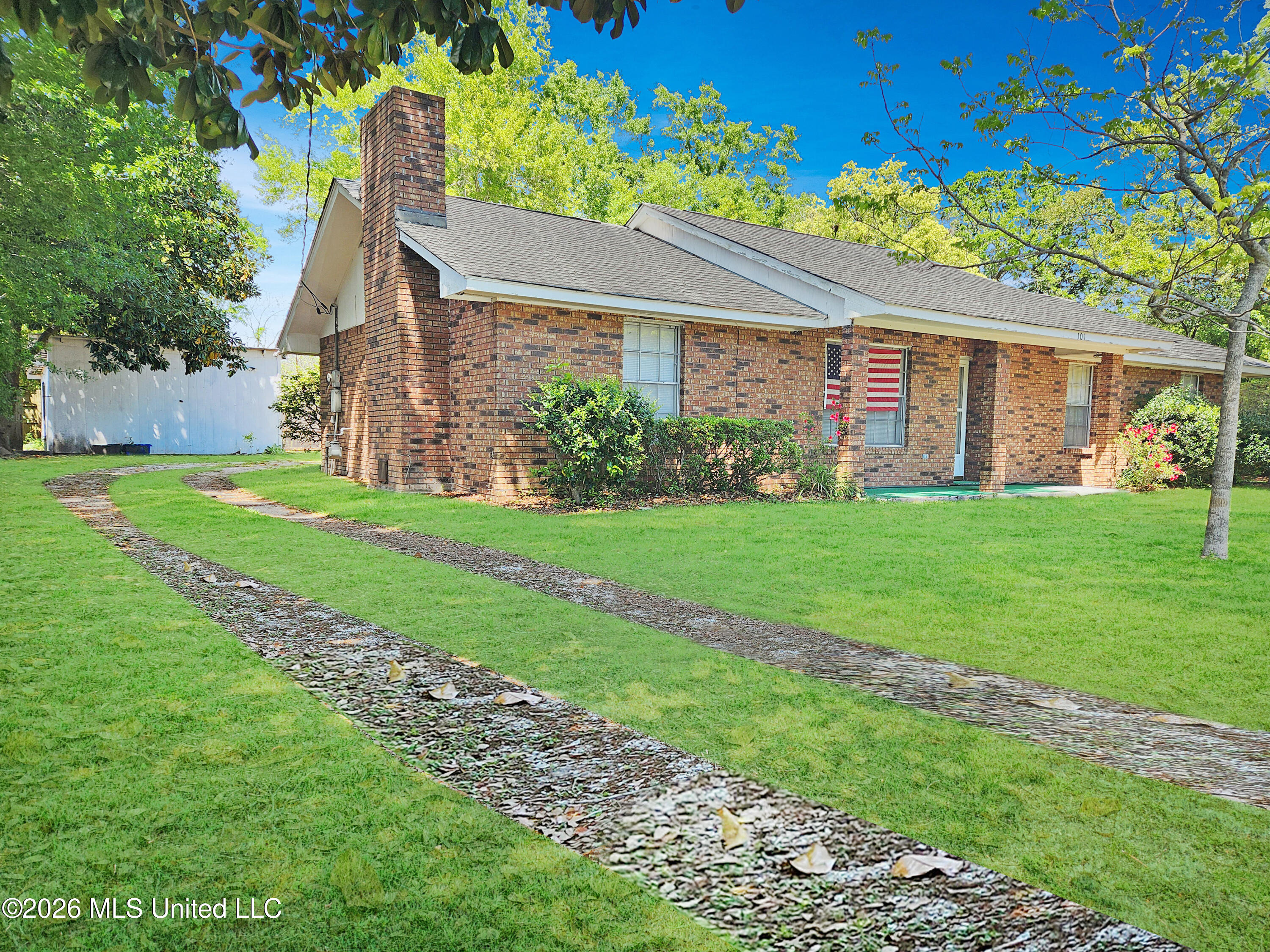 101 Northwood Drive Property Photo 2