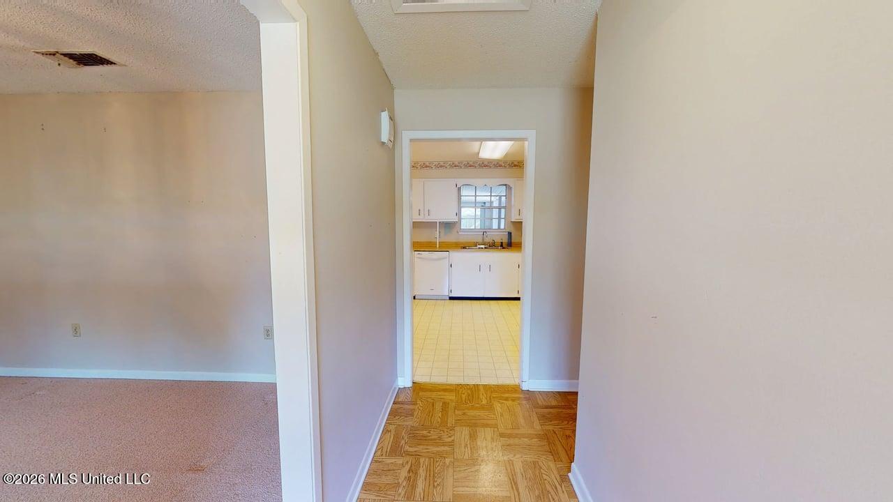 101 Northwood Drive Property Photo 3