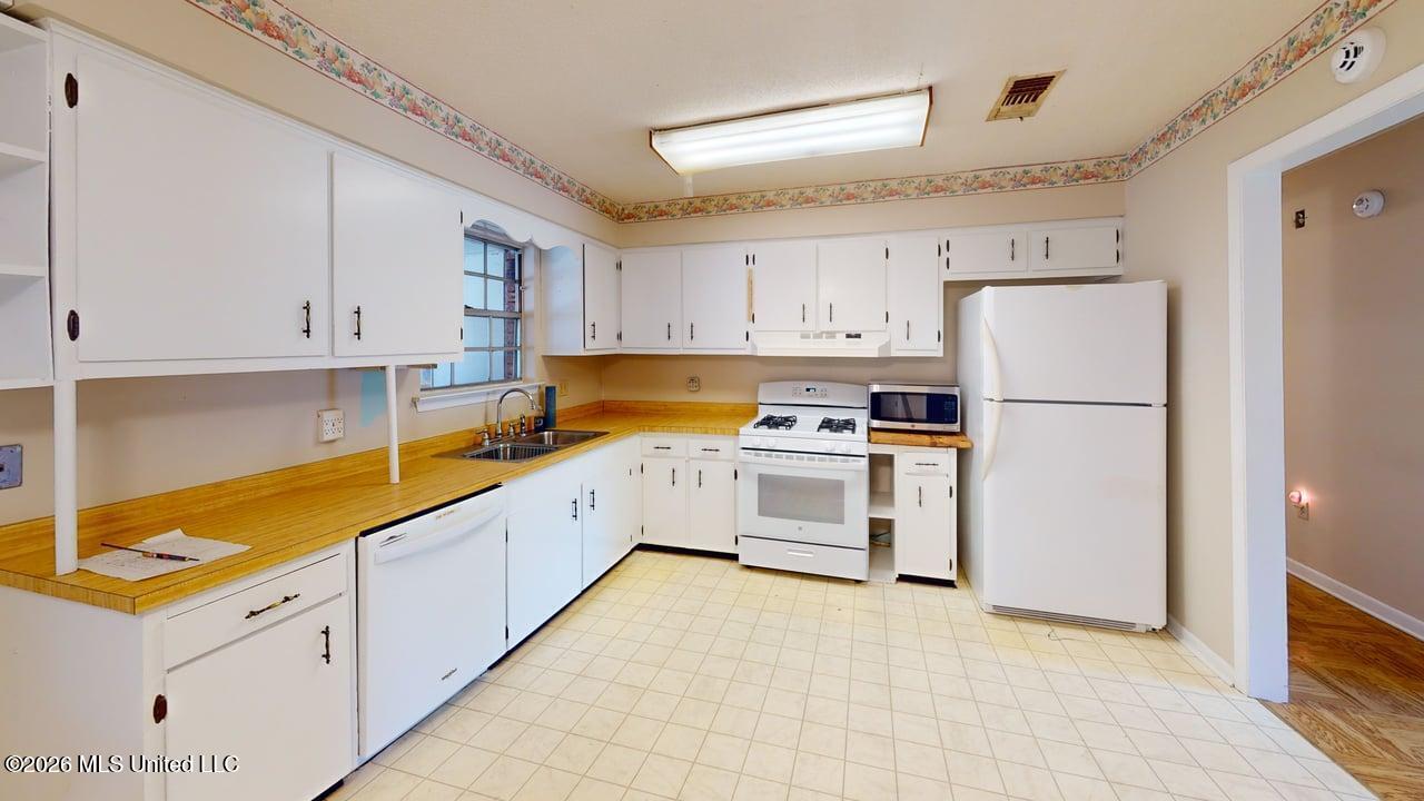 101 Northwood Drive Property Photo 4
