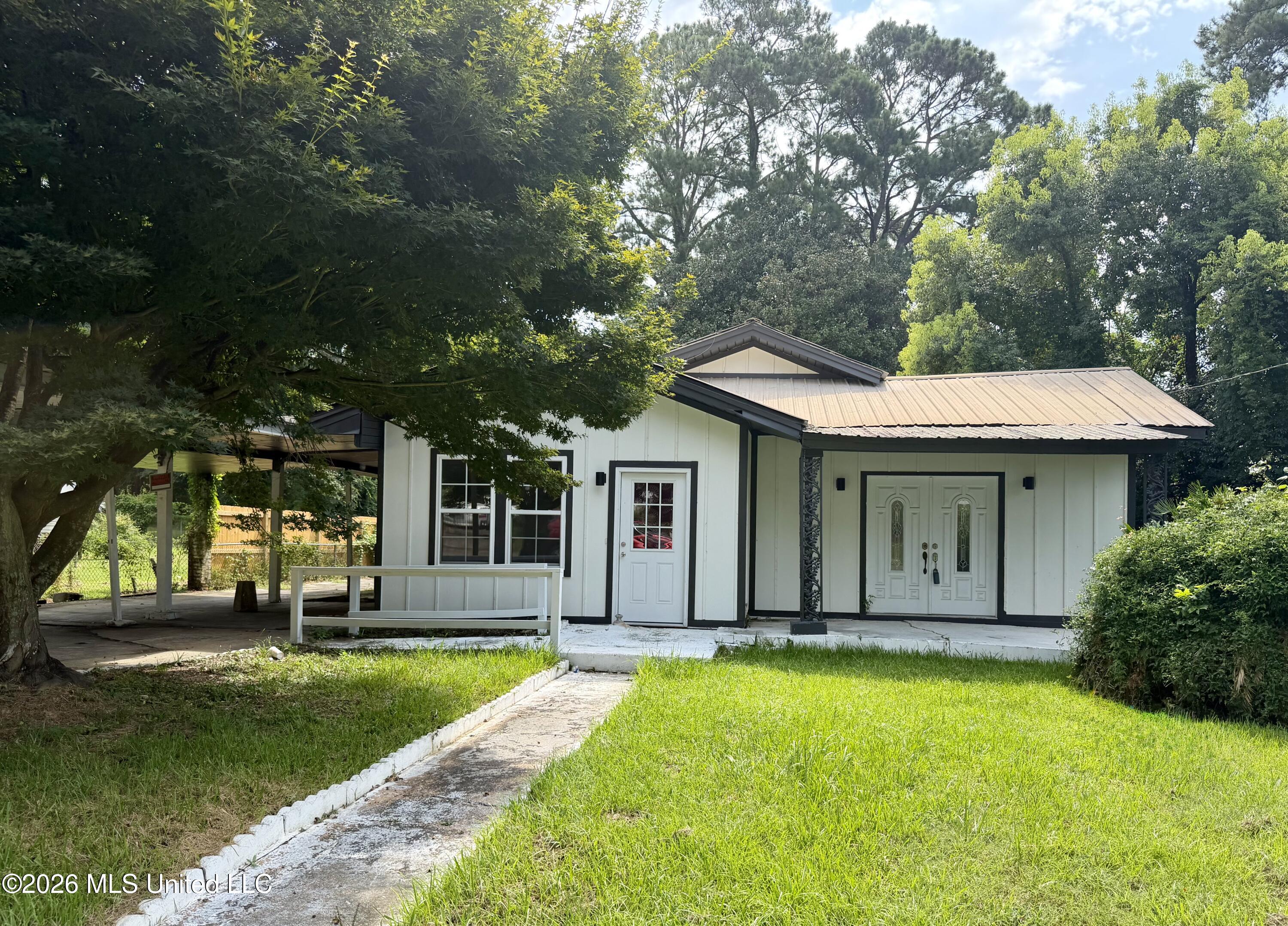 612 John Street Property Photo 2