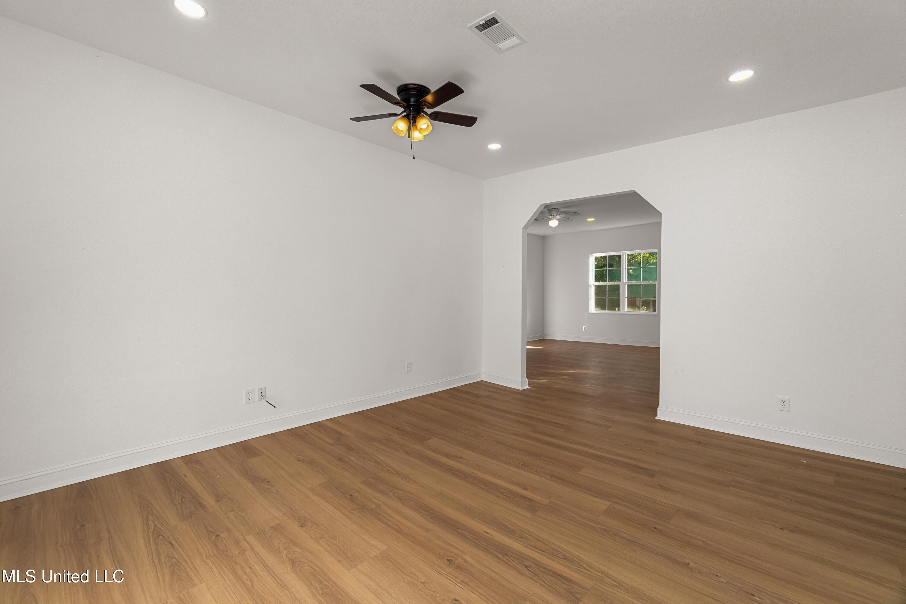 612 John Street Property Photo 4