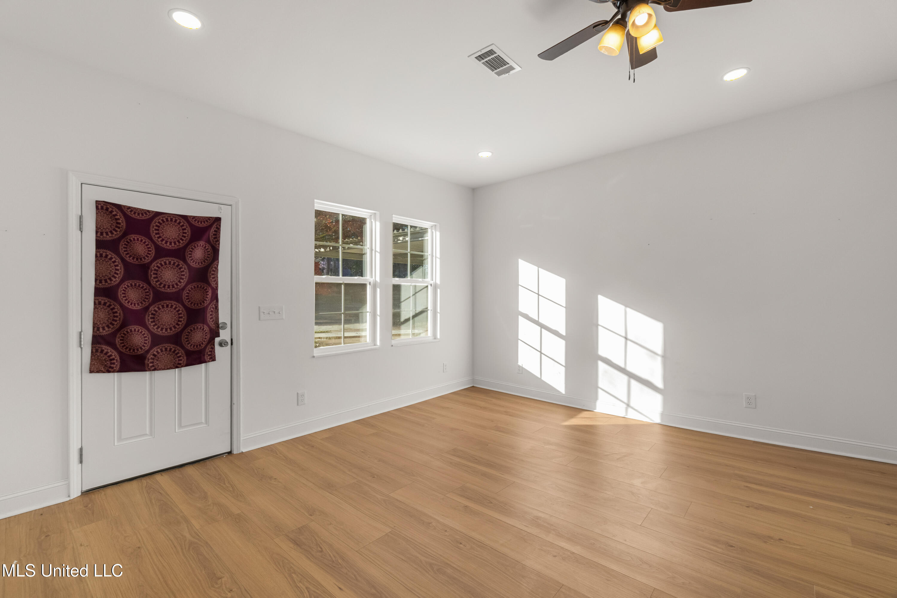 612 John Street Property Photo 5
