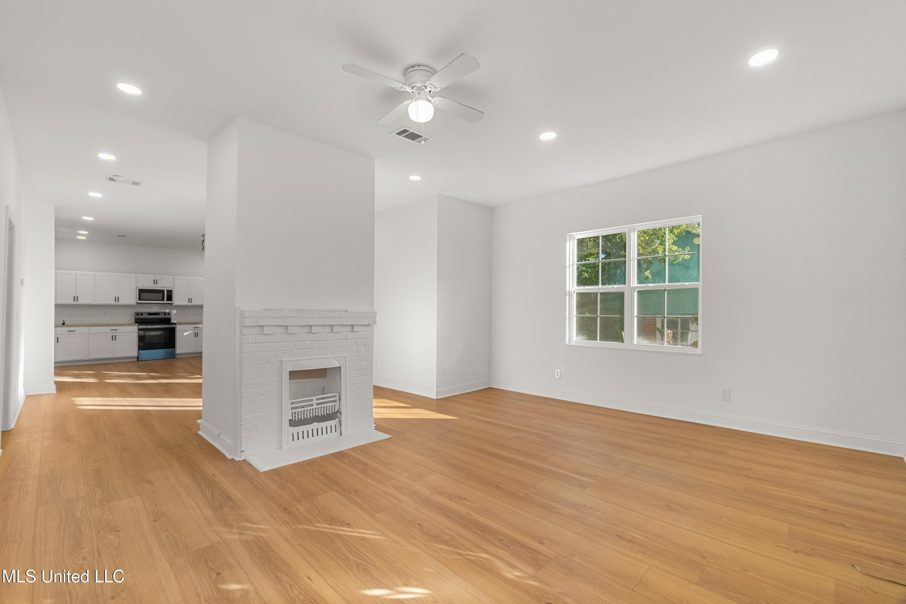 612 John Street Property Photo 7