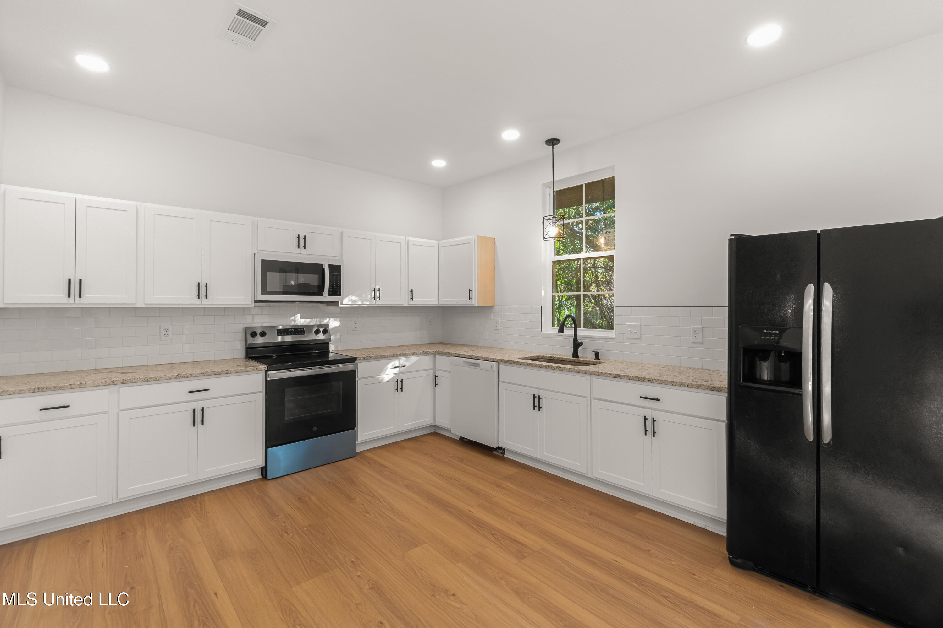 612 John Street Property Photo 13