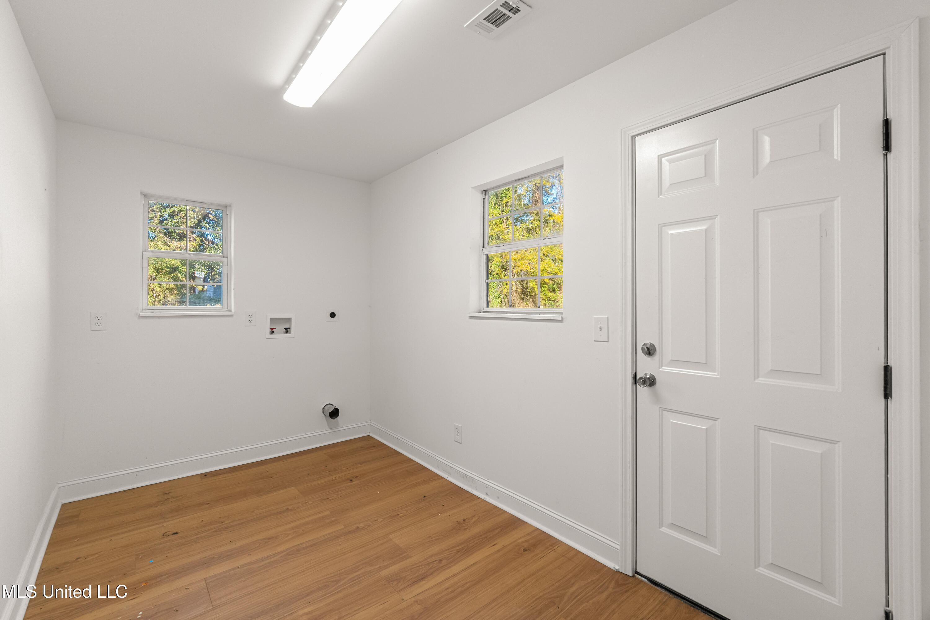 612 John Street Property Photo 18