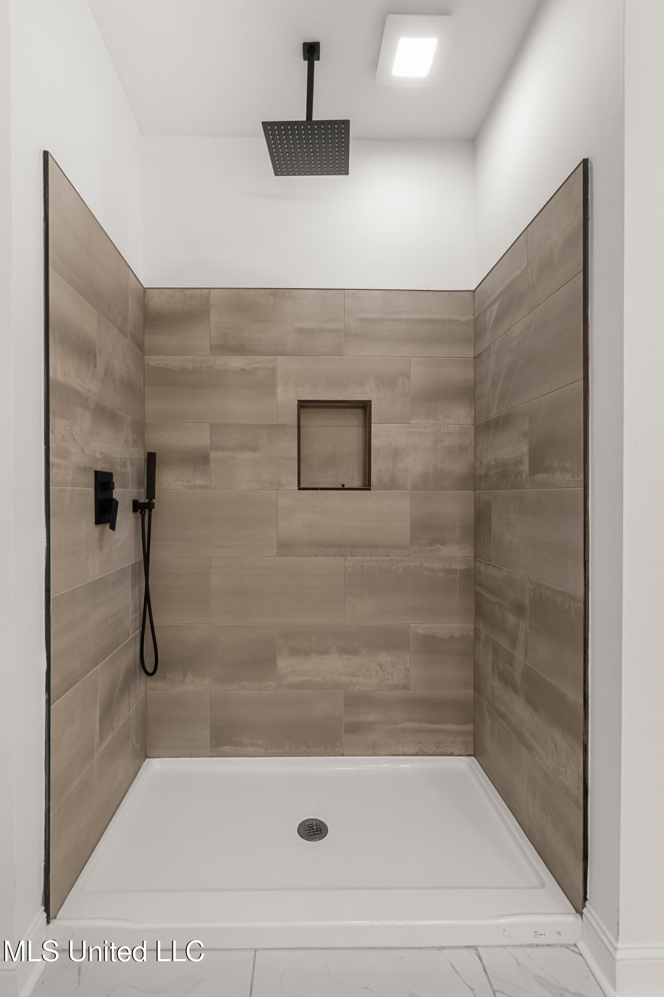 612 John Street Property Photo 23