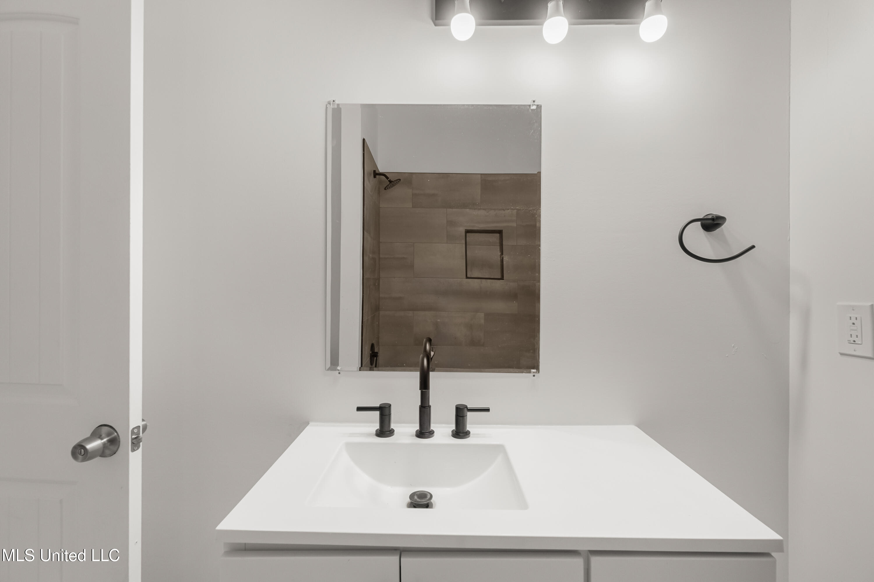612 John Street Property Photo 25