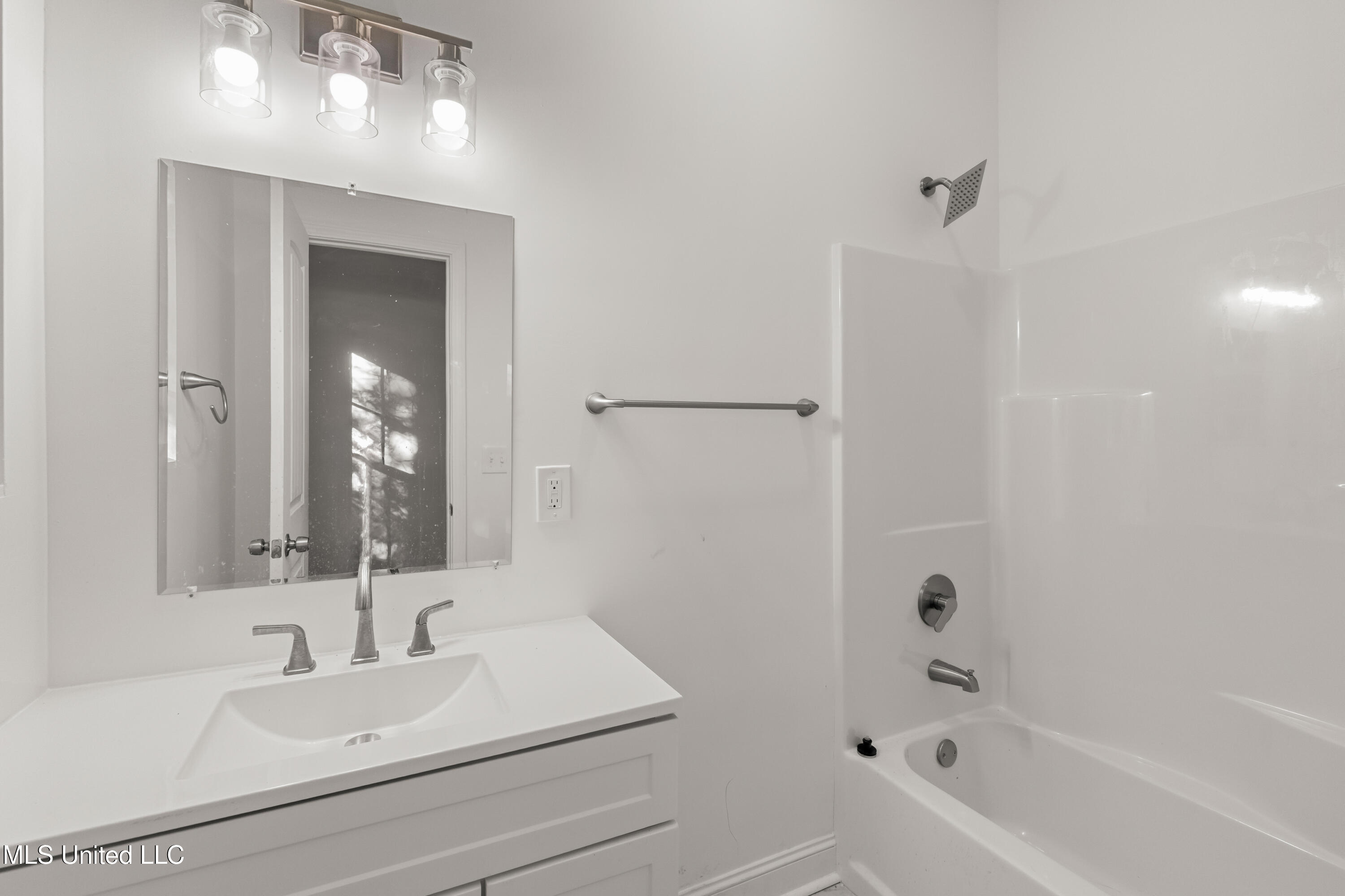 612 John Street Property Photo 32