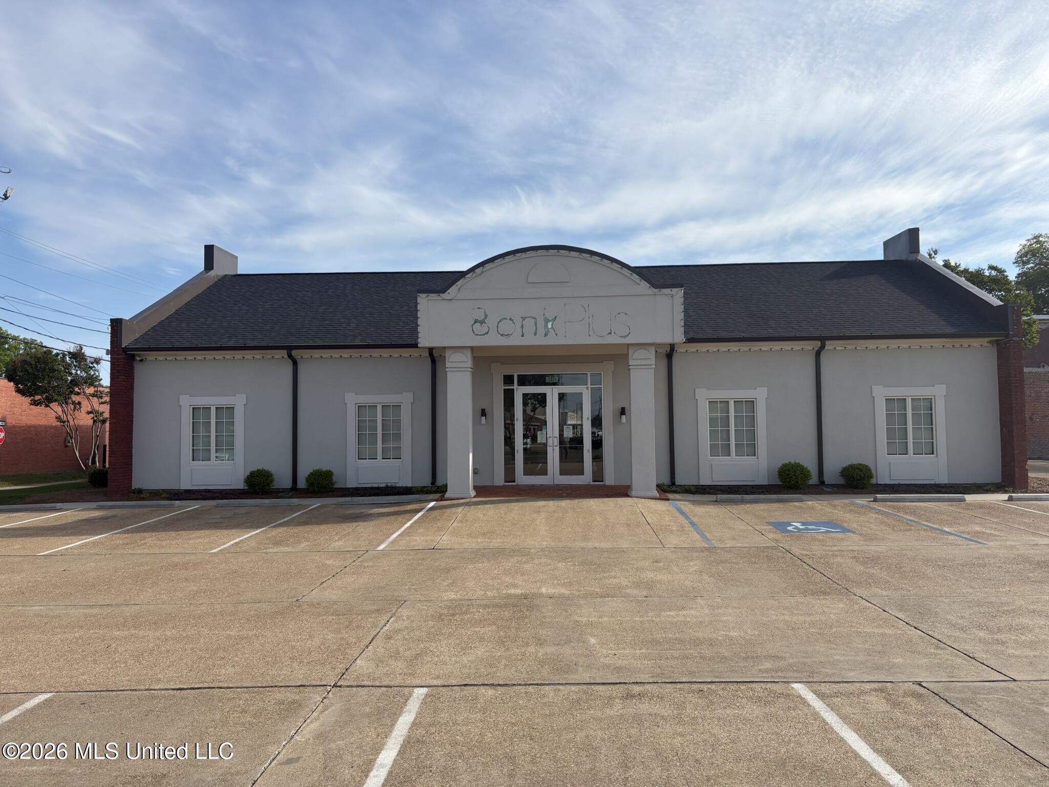 100 N Sharpe Avenue Property Photo 2