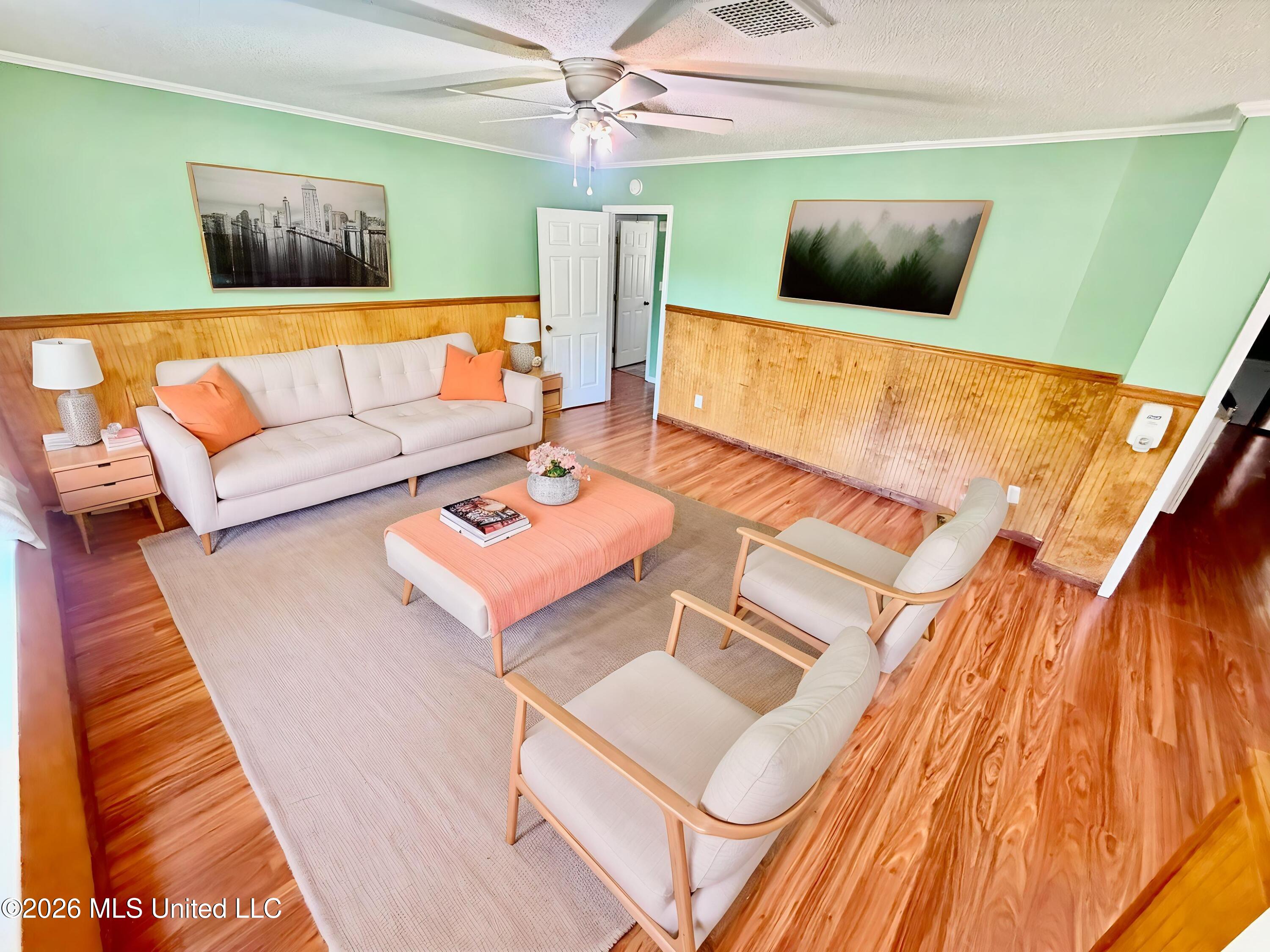 748 Cherry Street Property Photo 2