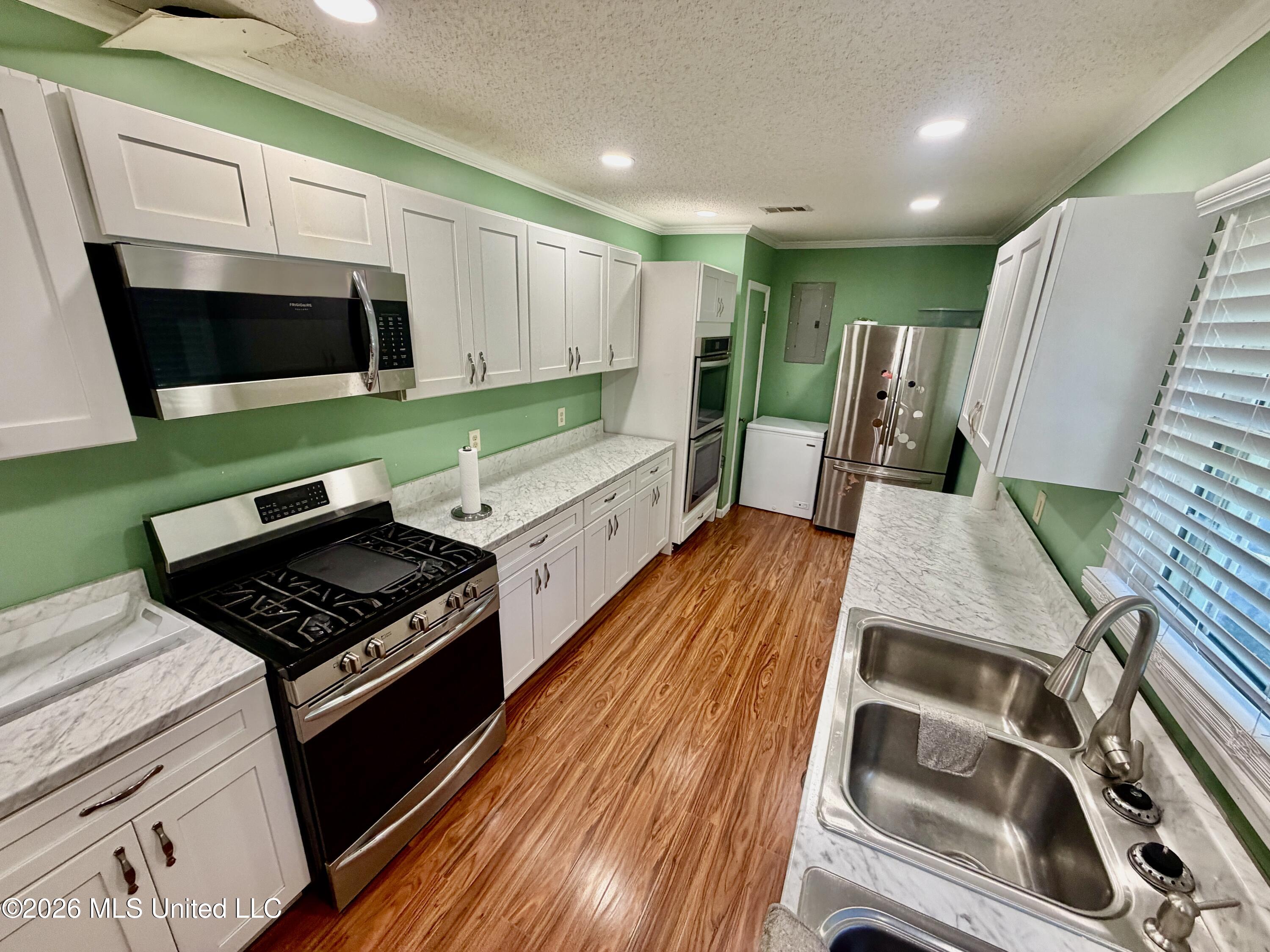 748 Cherry Street Property Photo 5