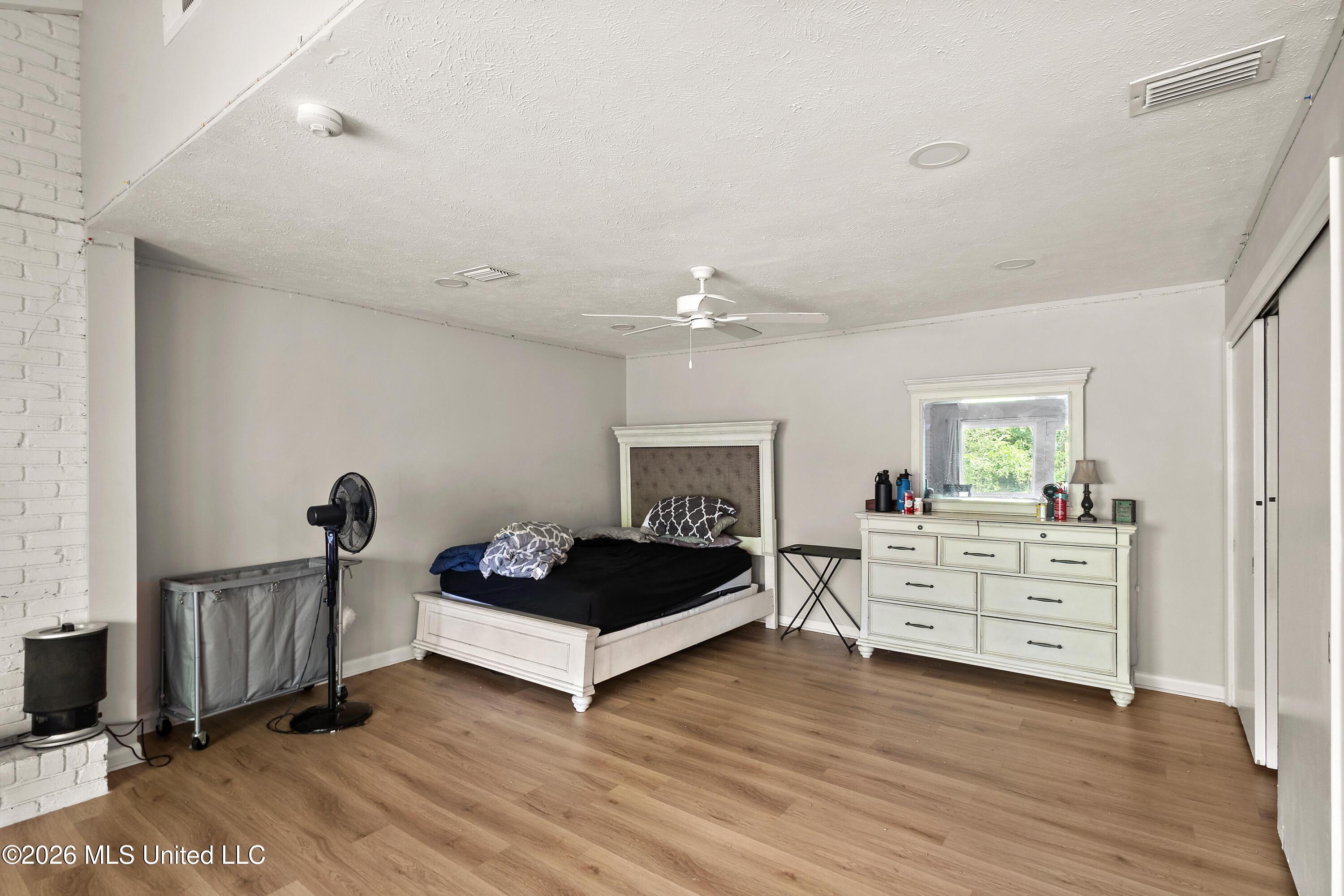 5144 Reddoch Drive Property Photo 8