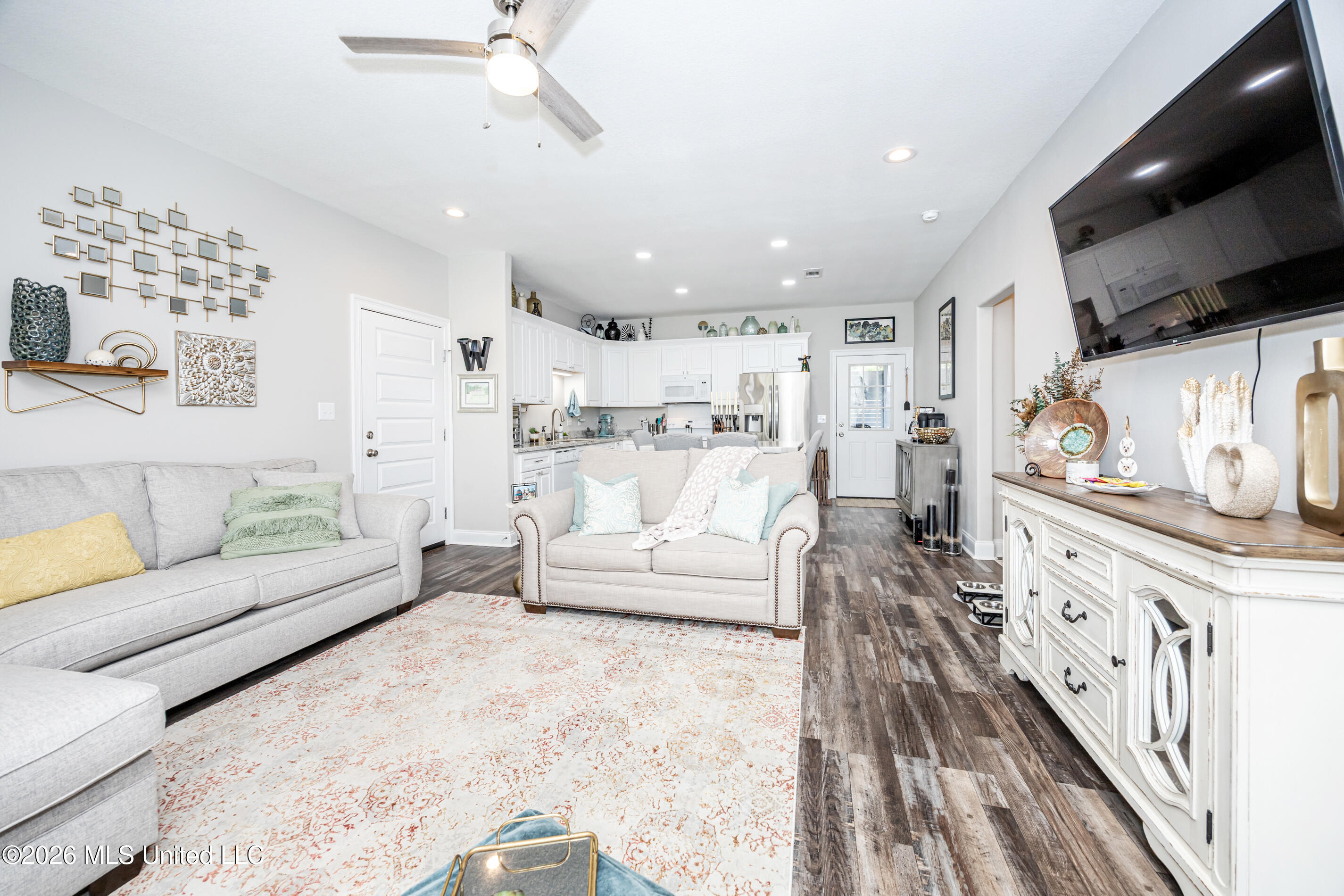 615 Plum Street Property Photo 4