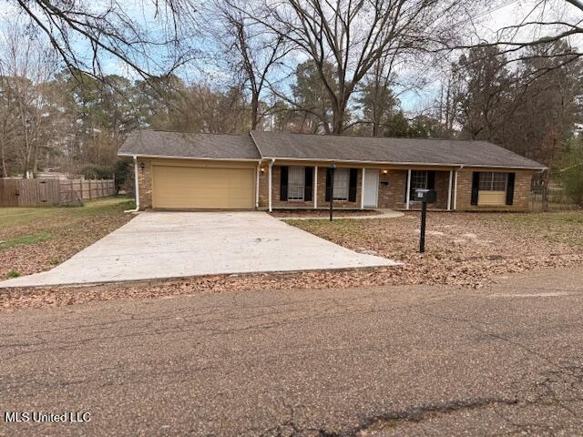 1953 Longwood Drive Property Photo 1