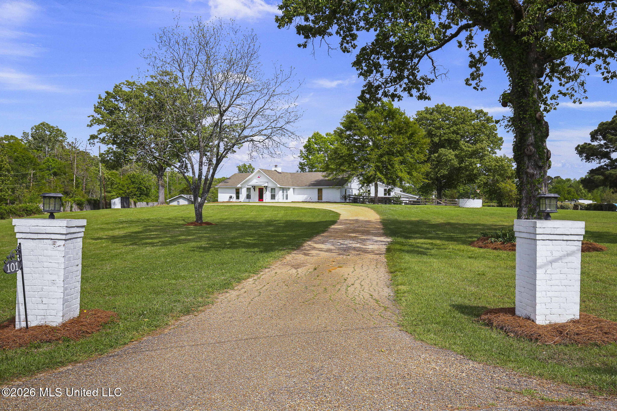 101 Lakeview Road Property Photo 2