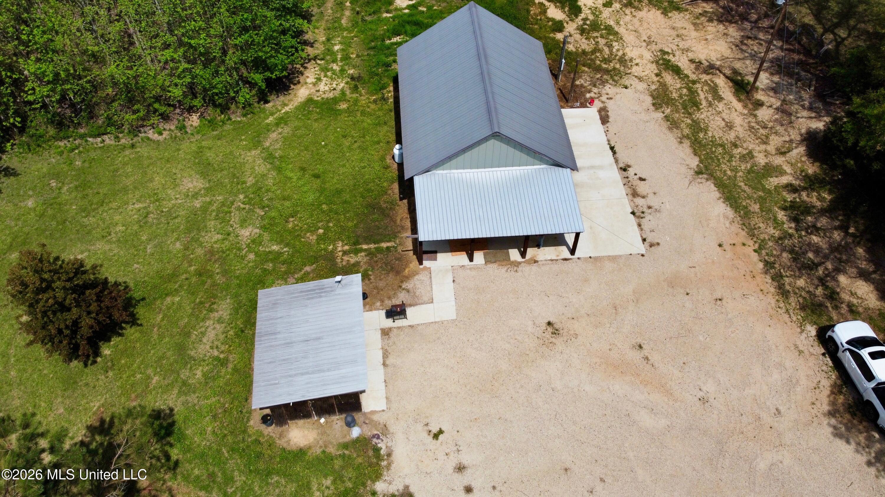 835 Fowler Road Property Photo 6