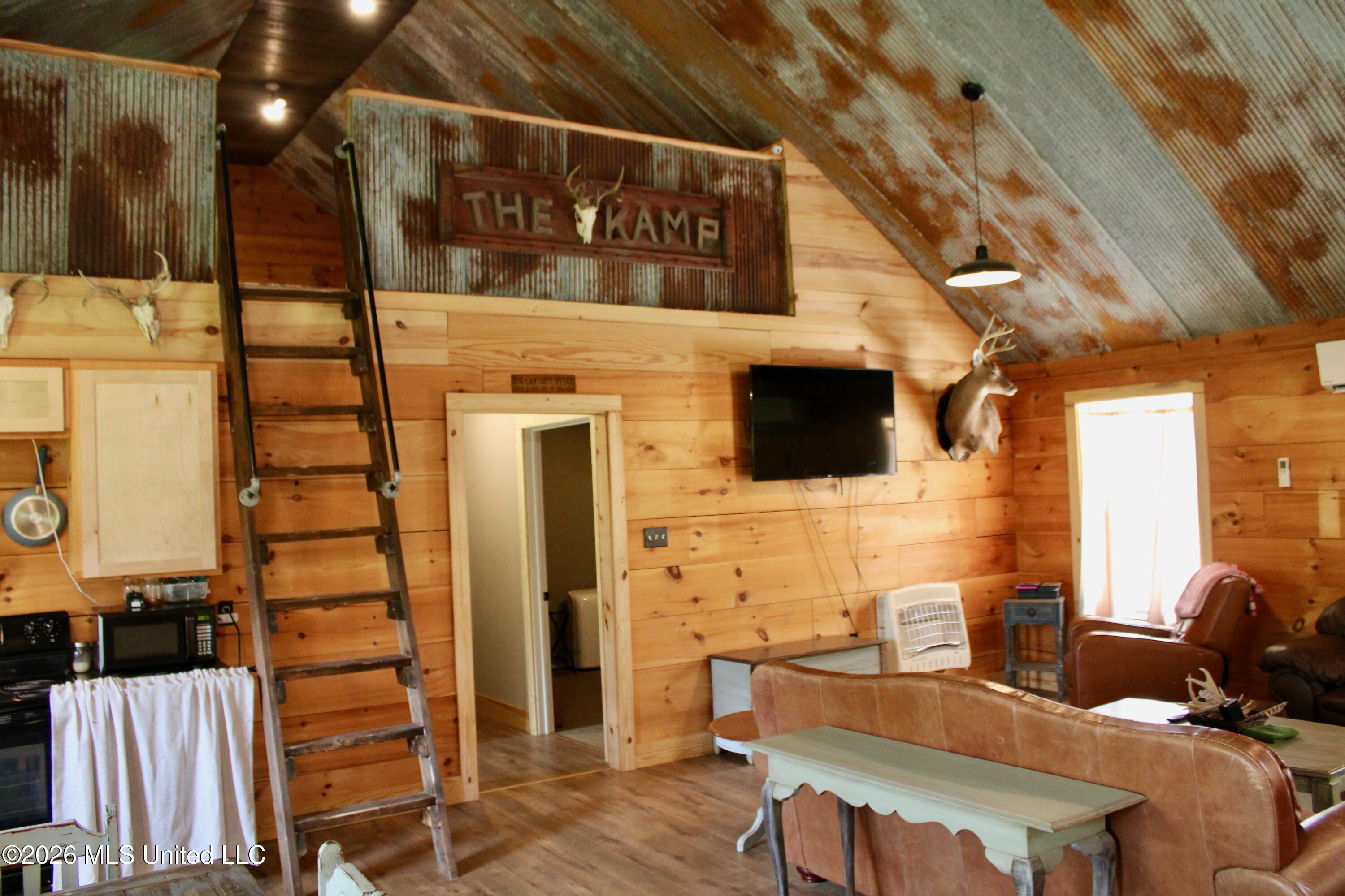 835 Fowler Road Property Photo 8