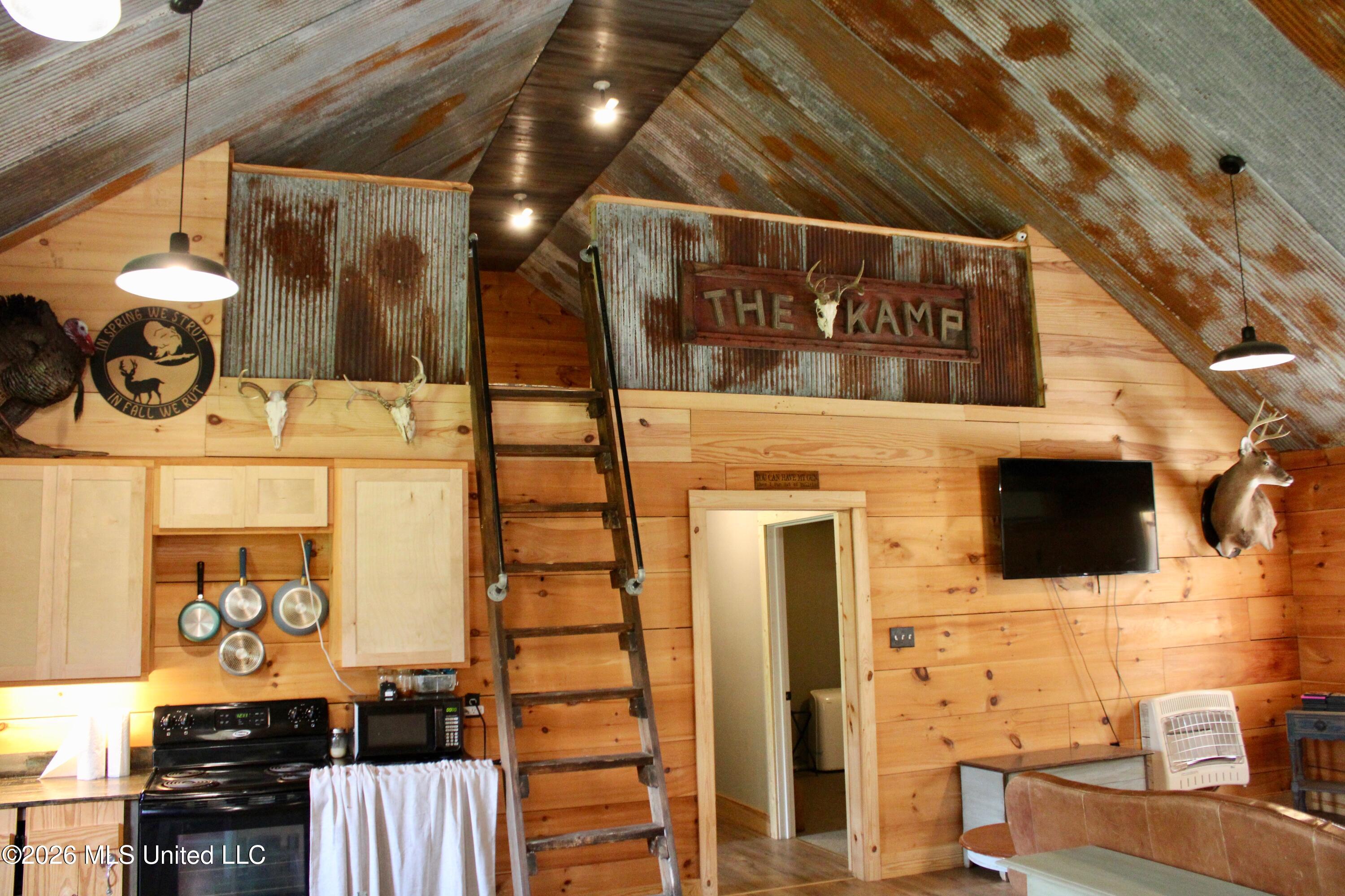835 Fowler Road Property Photo 9