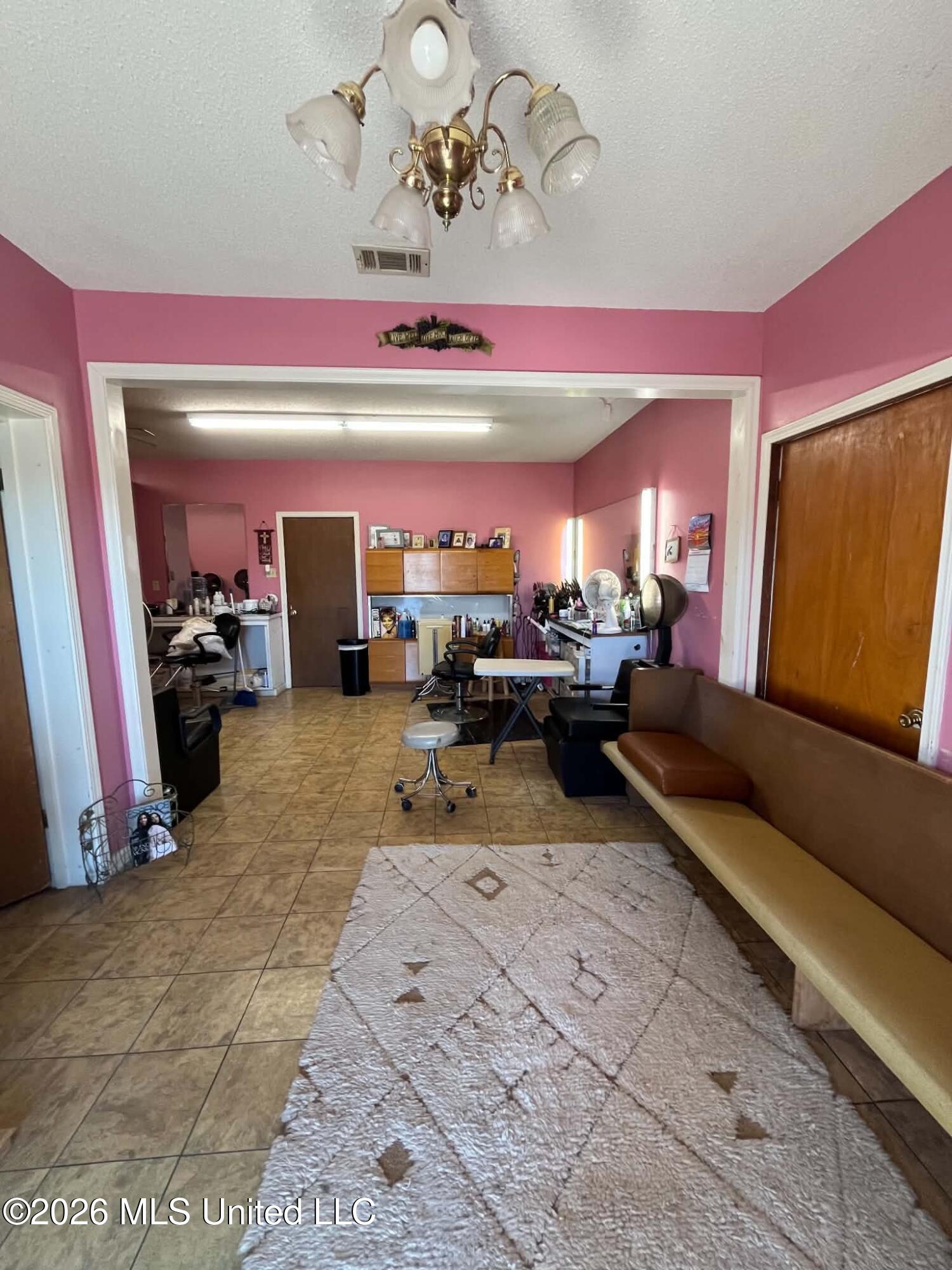 2501 Broadway Extended Property Photo 3