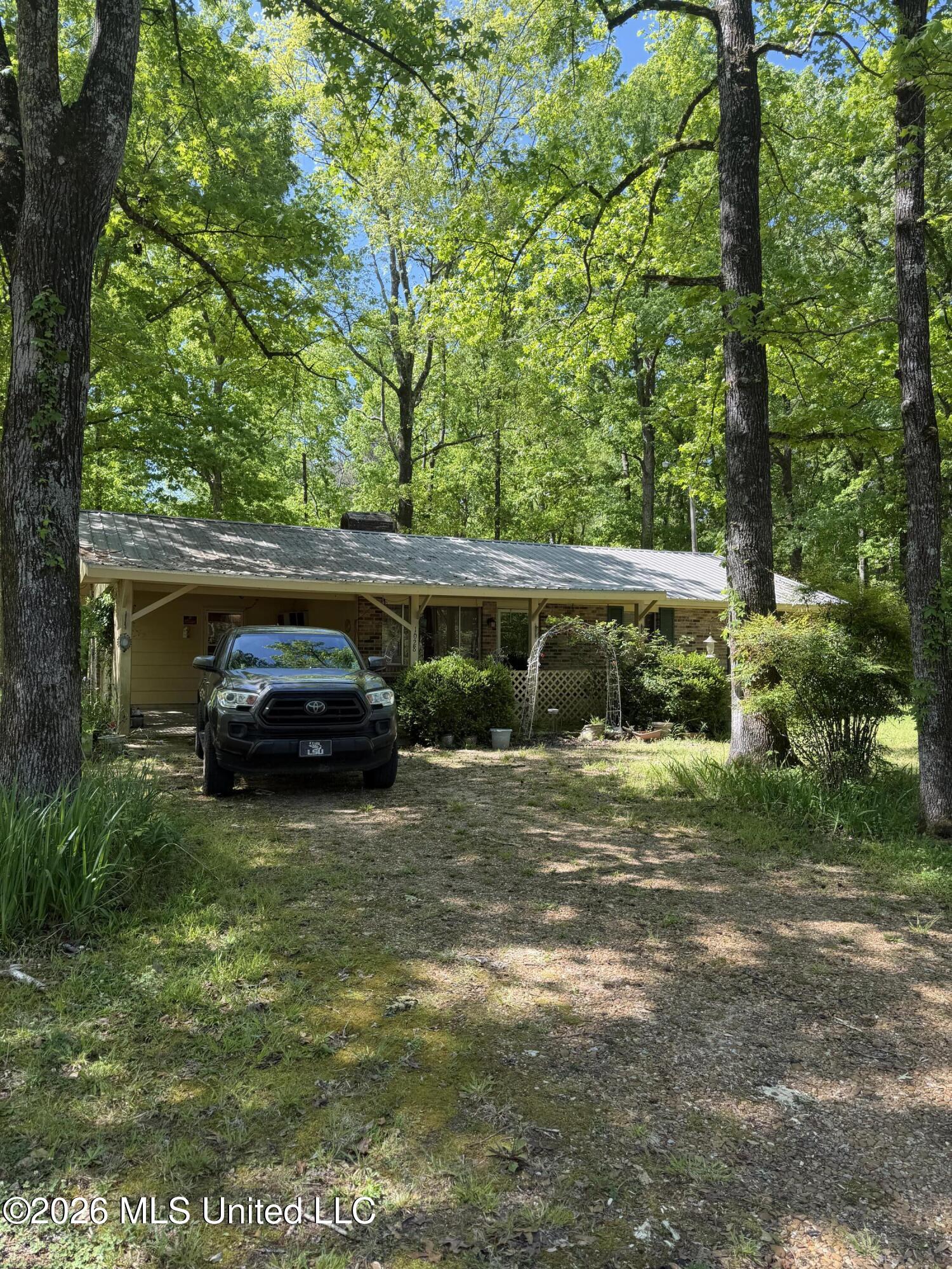 1028 Busy Corner Road Property Photo 2